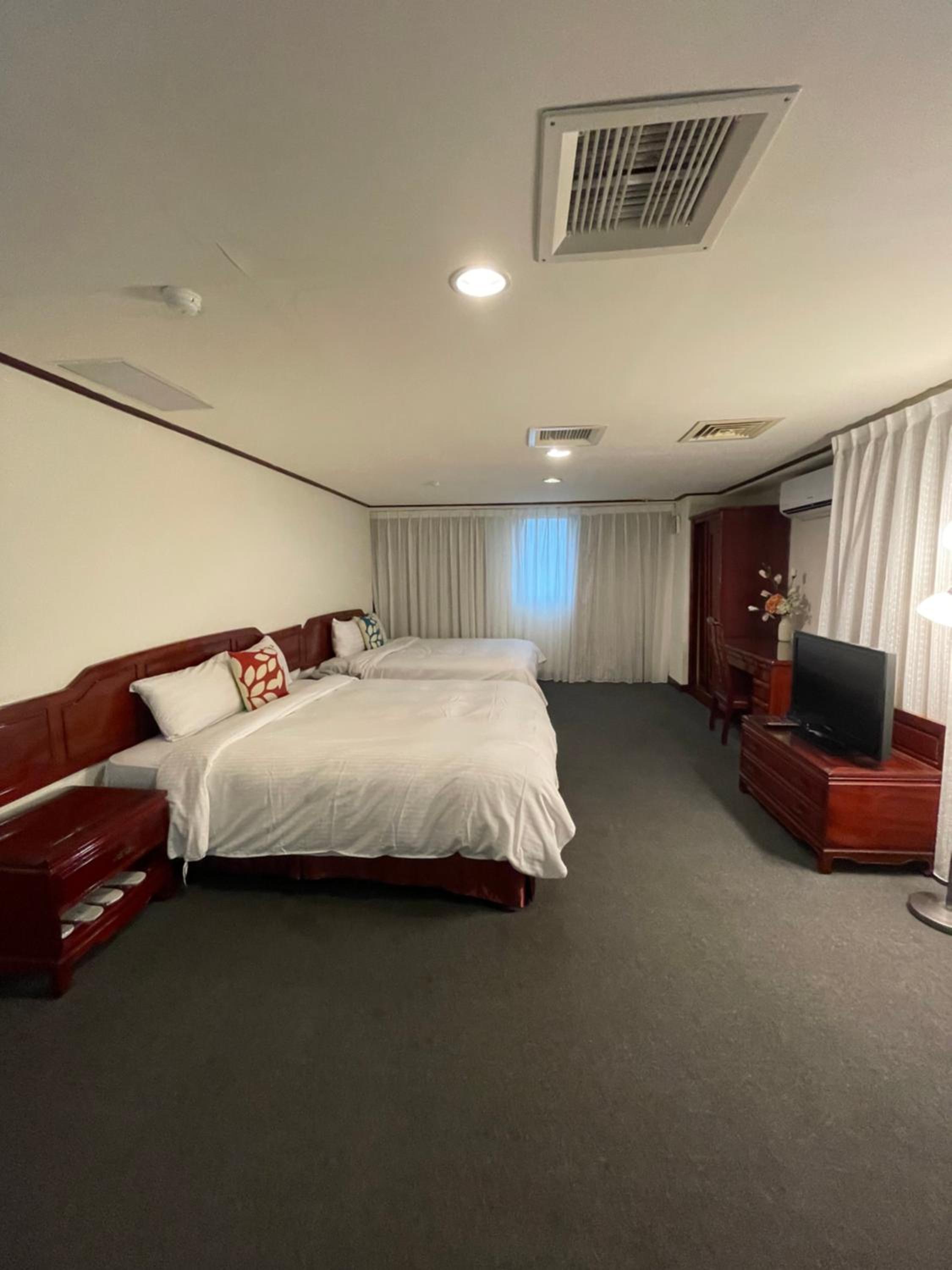 Standard Quadruple Room, photo 7