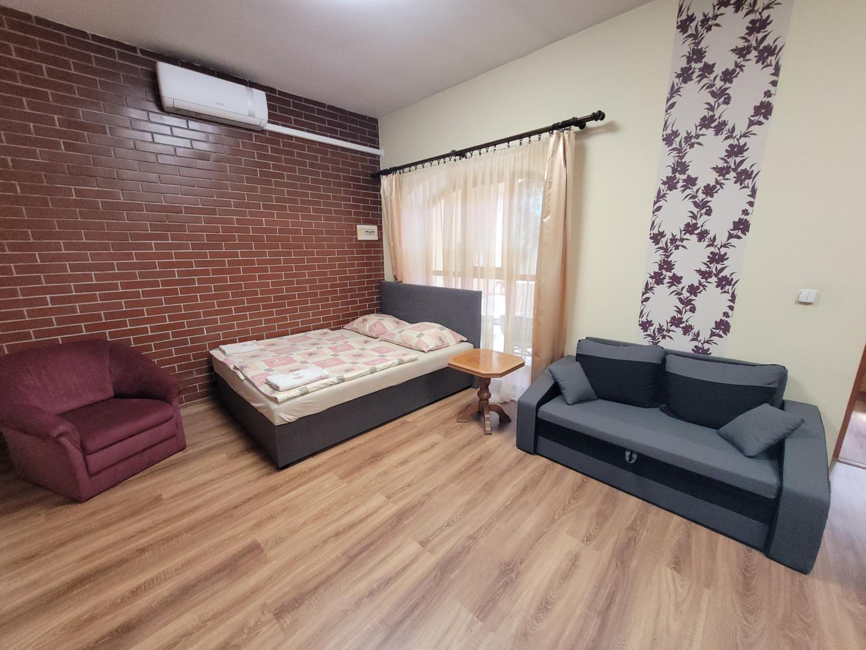 Quadruple Room - Photo 2