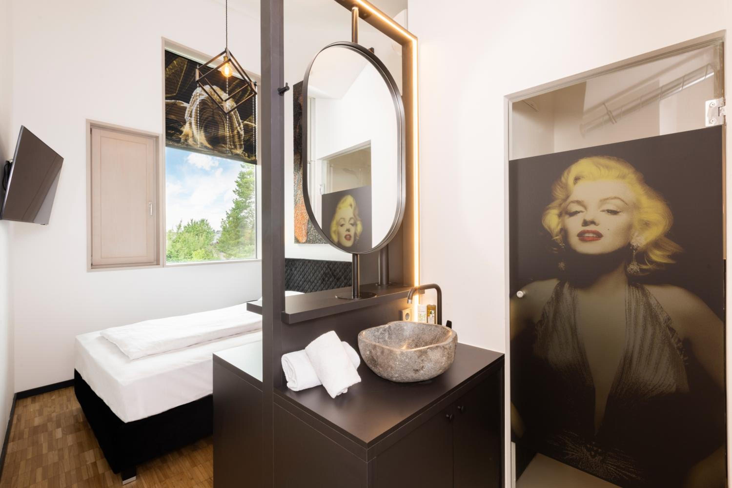 Single Room with Queensize Bed