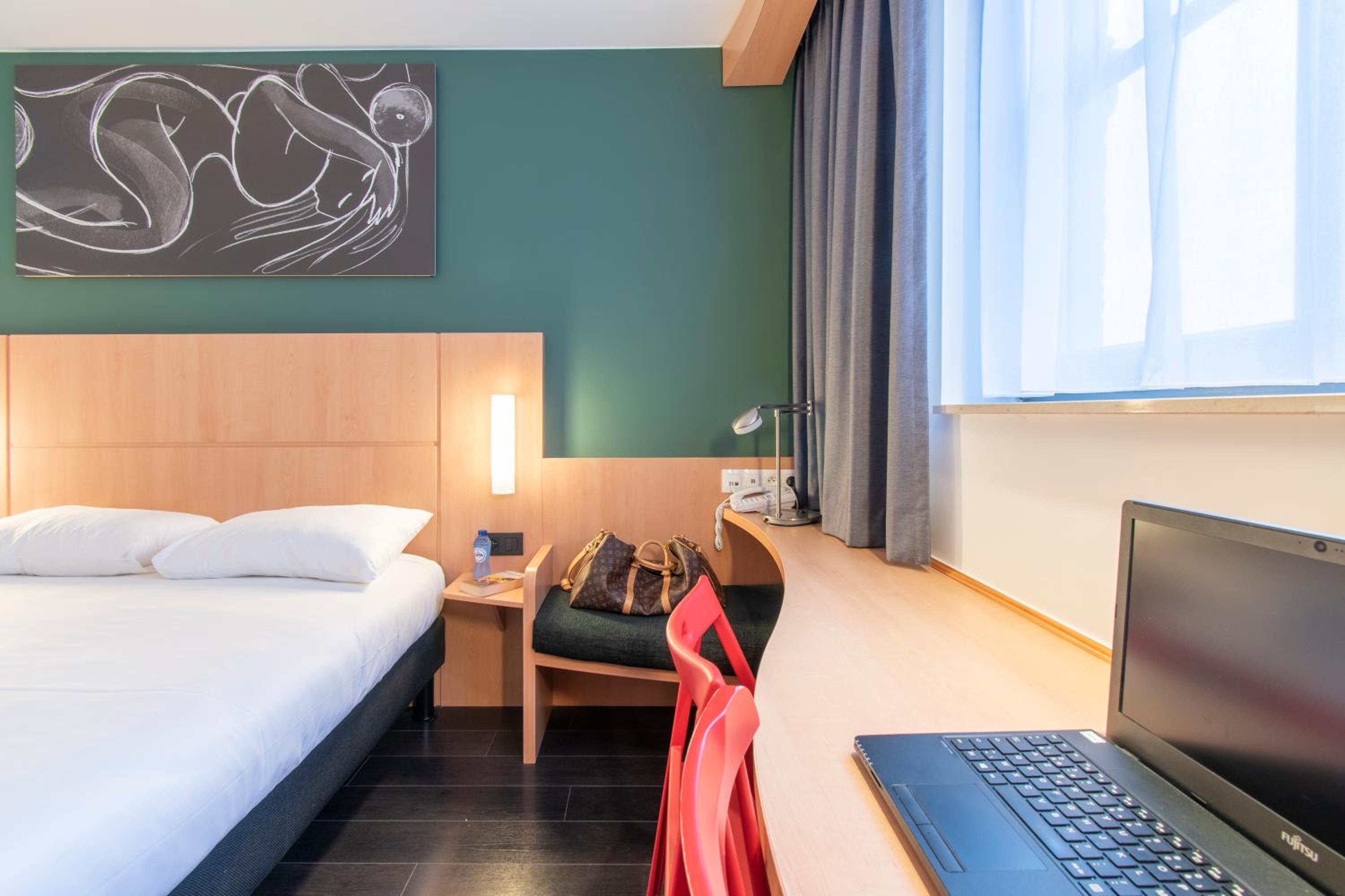 Standard Room with One Double Bed or Two Separate Beds photo 2