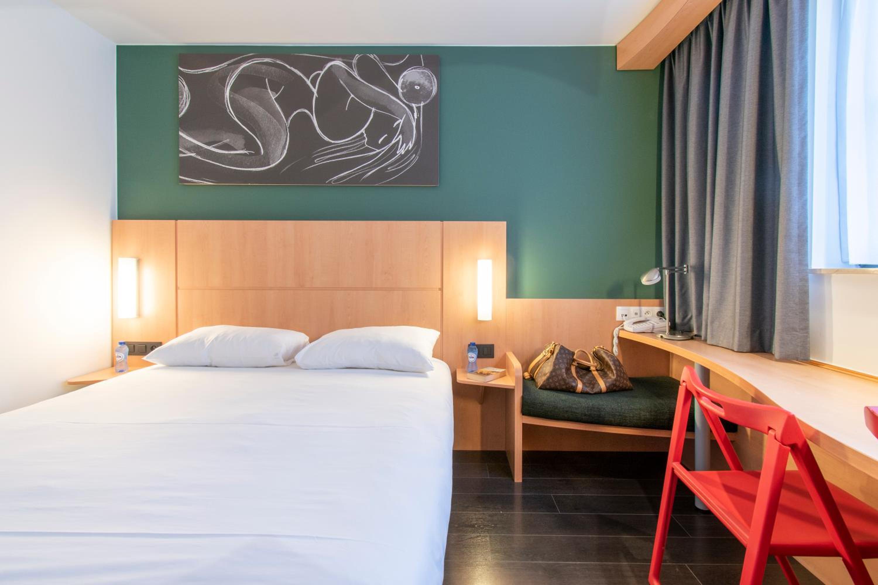 Standard Room with One Double Bed or Two Separate Beds photo 3