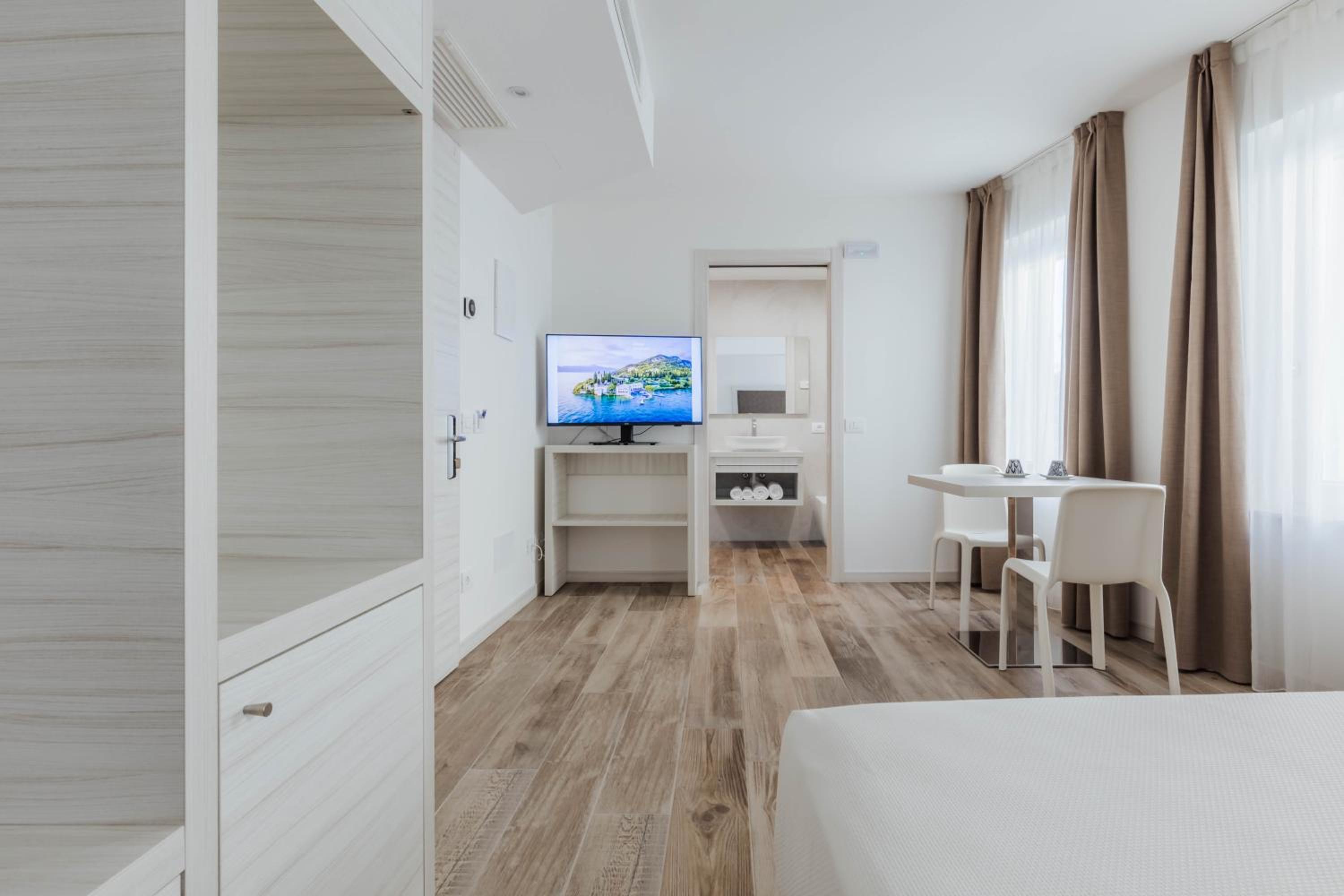 Junior Suite - Photo 2