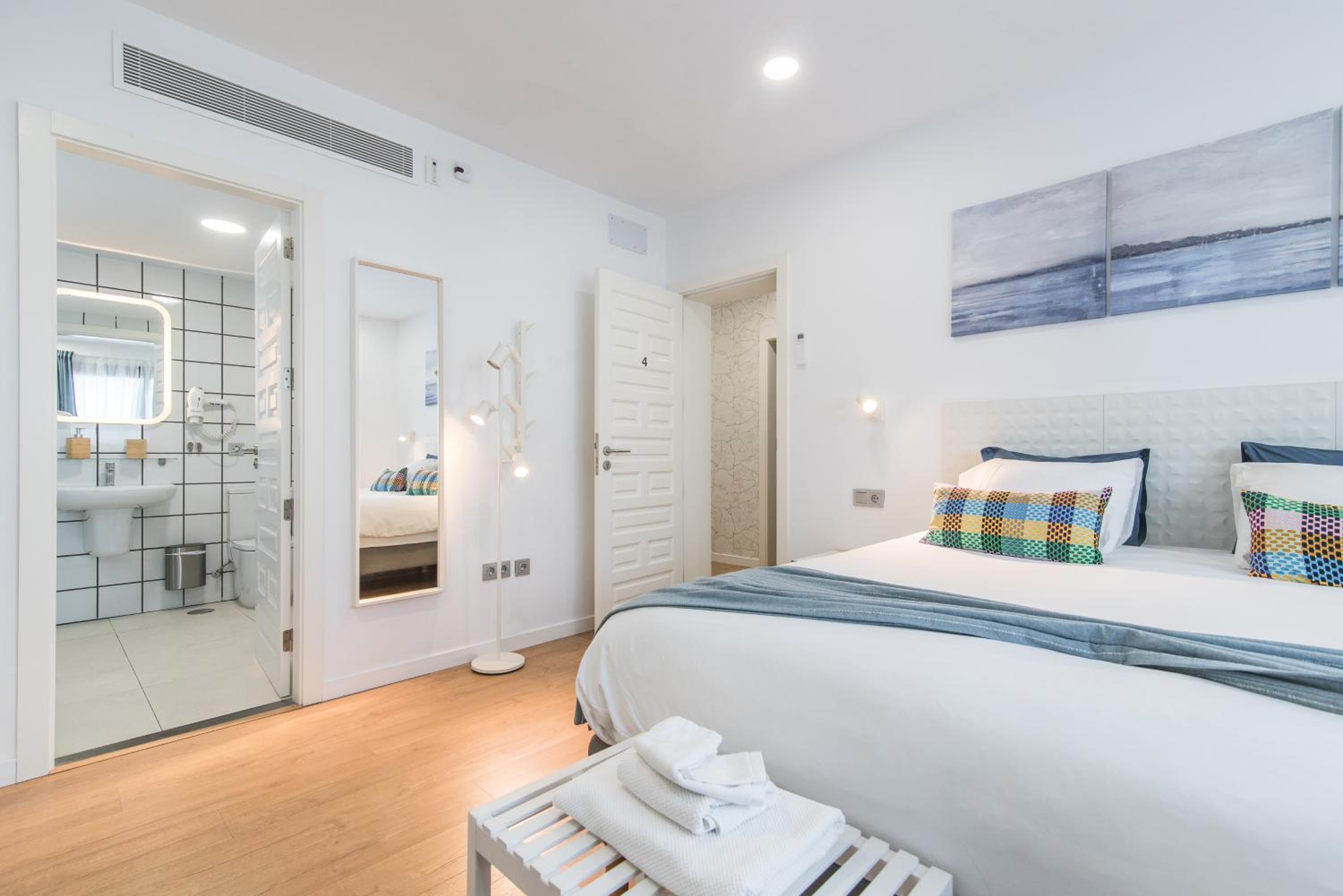 Double Room thumbnail 6