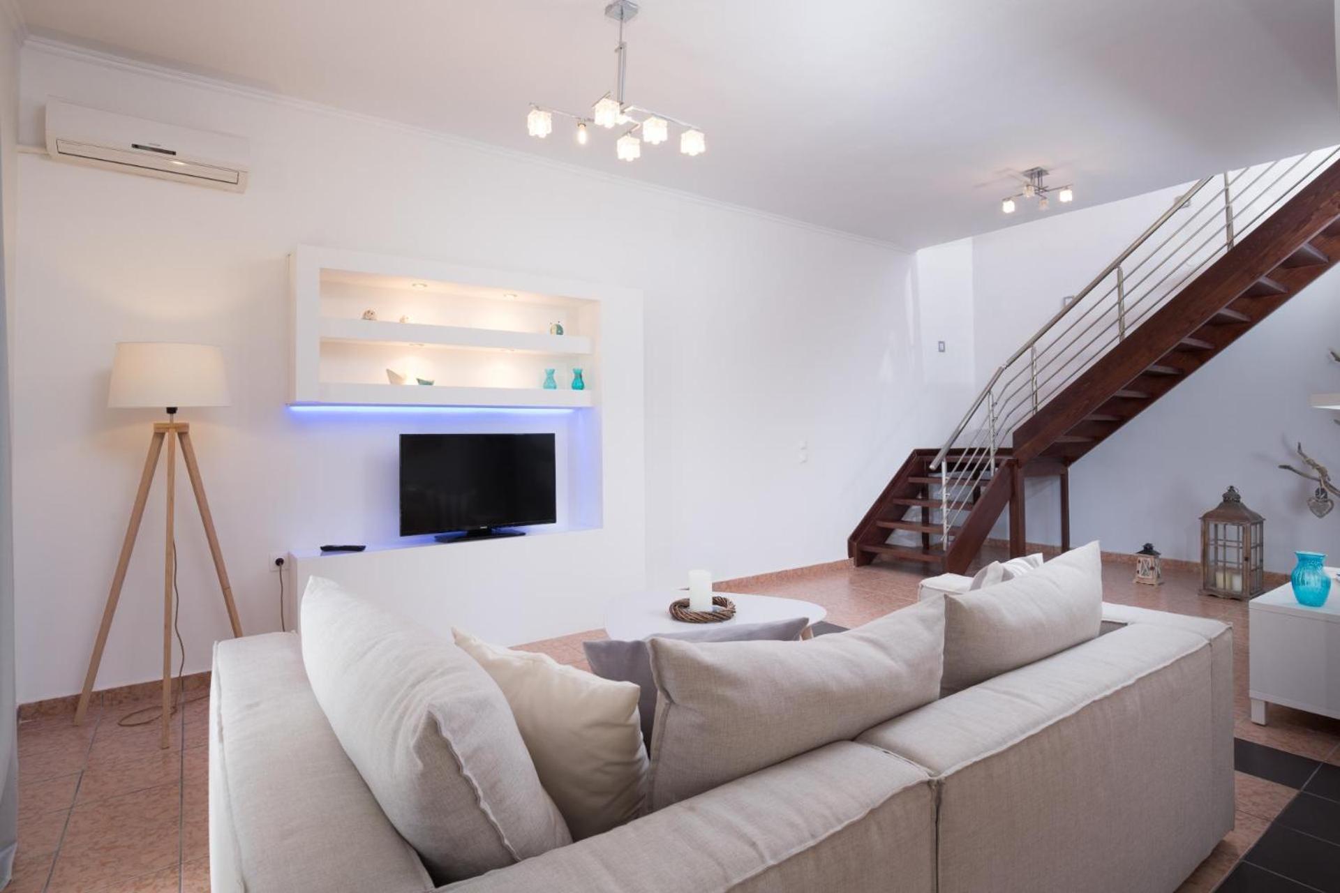 Five-Bedroom Villa photo 1