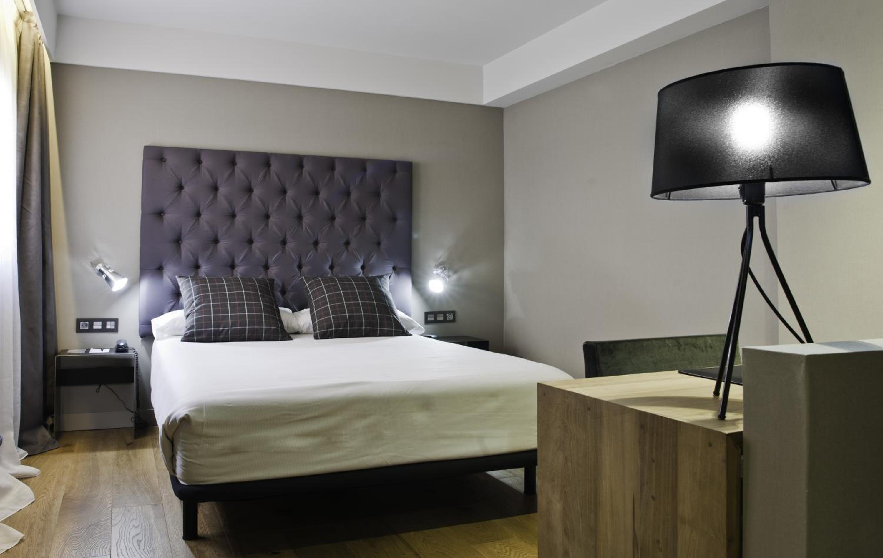 Double or Twin Room - Photo 13