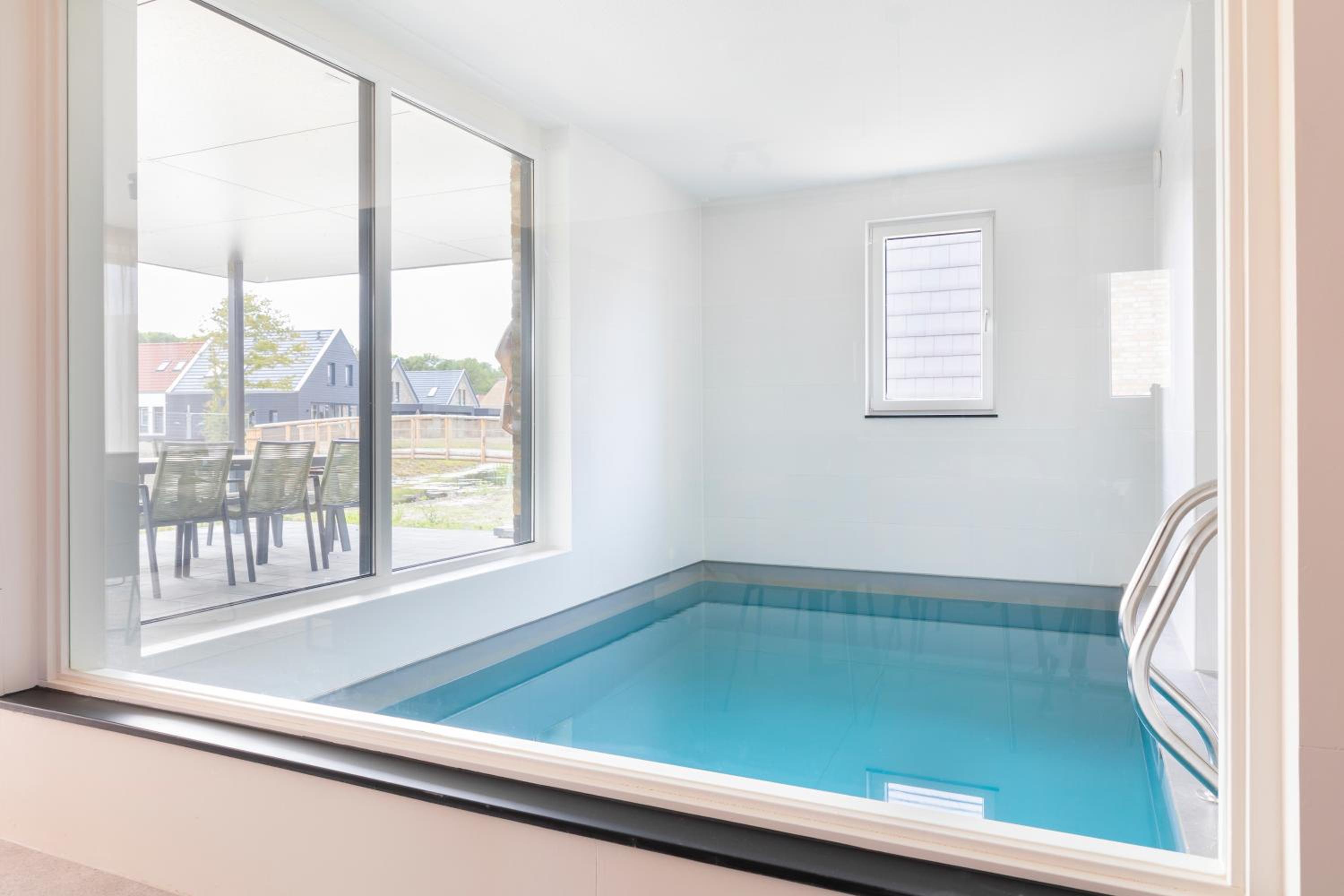 Pool Home Four Bedrooms - Photo 7