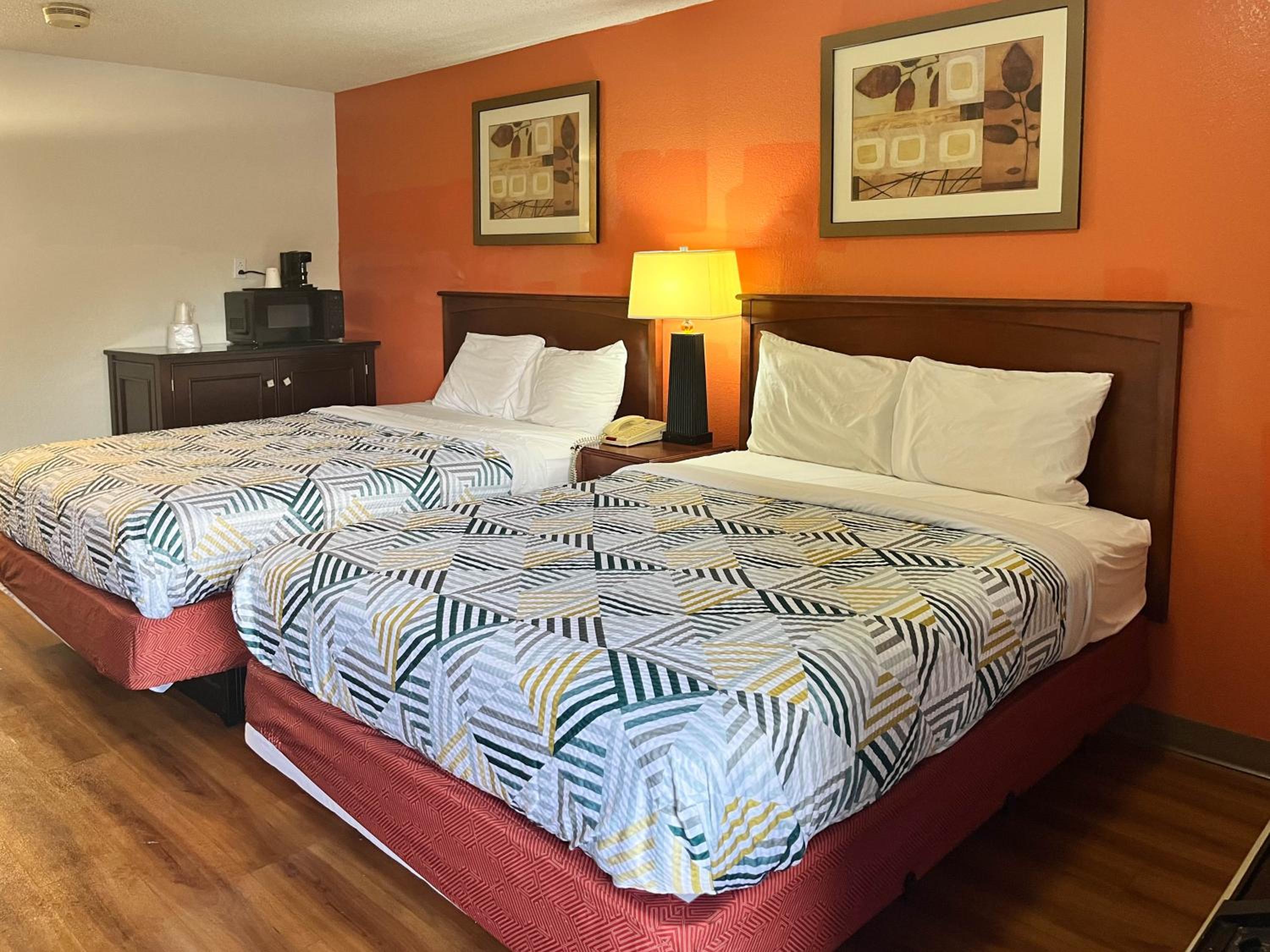 Queen Room with Two Queen Beds - Smoking - Photo 1