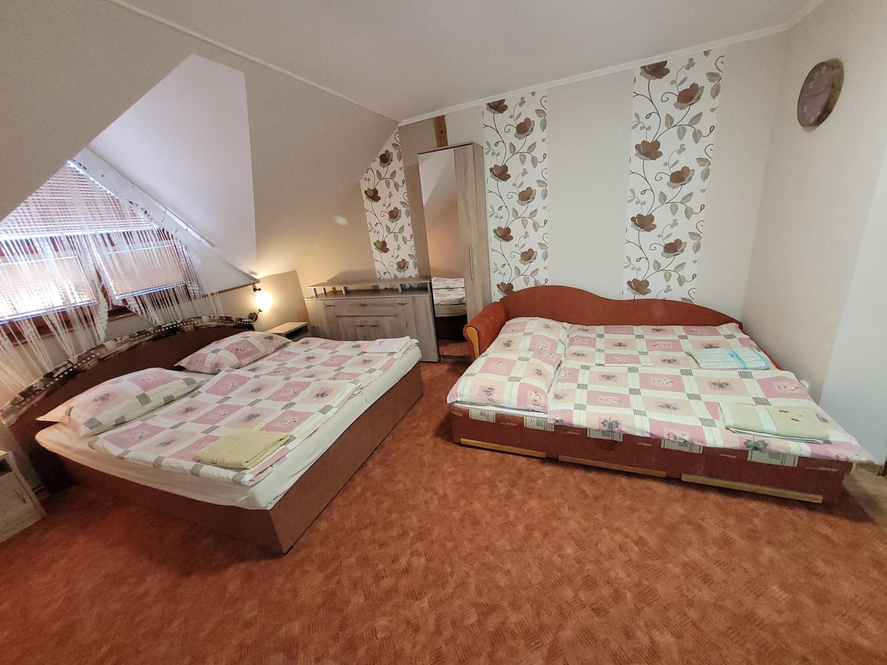 Classic Quadruple Room - Photo 11