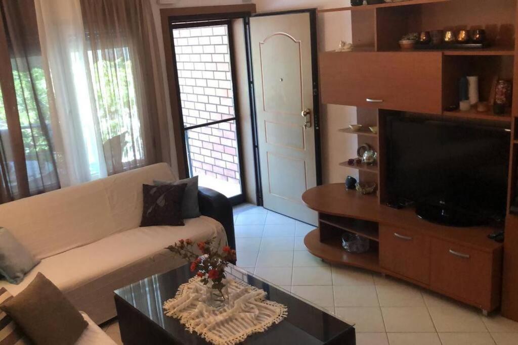 Two-Bedroom House photo 3