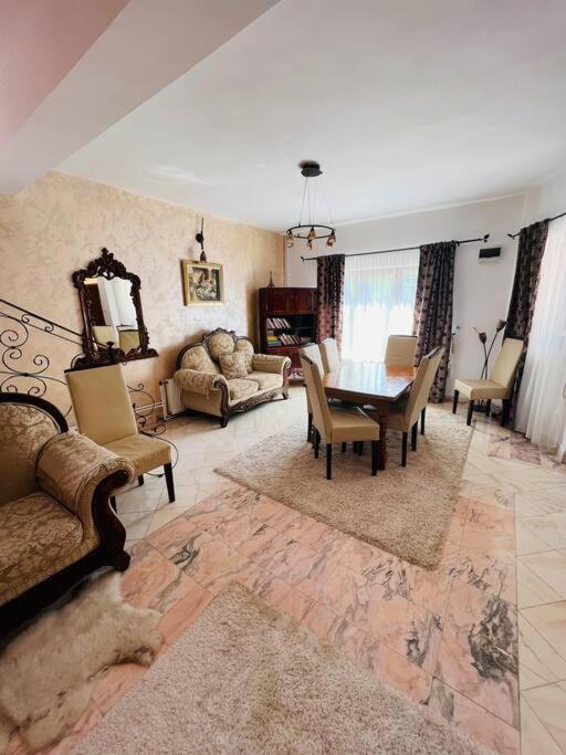 Villa photo 1