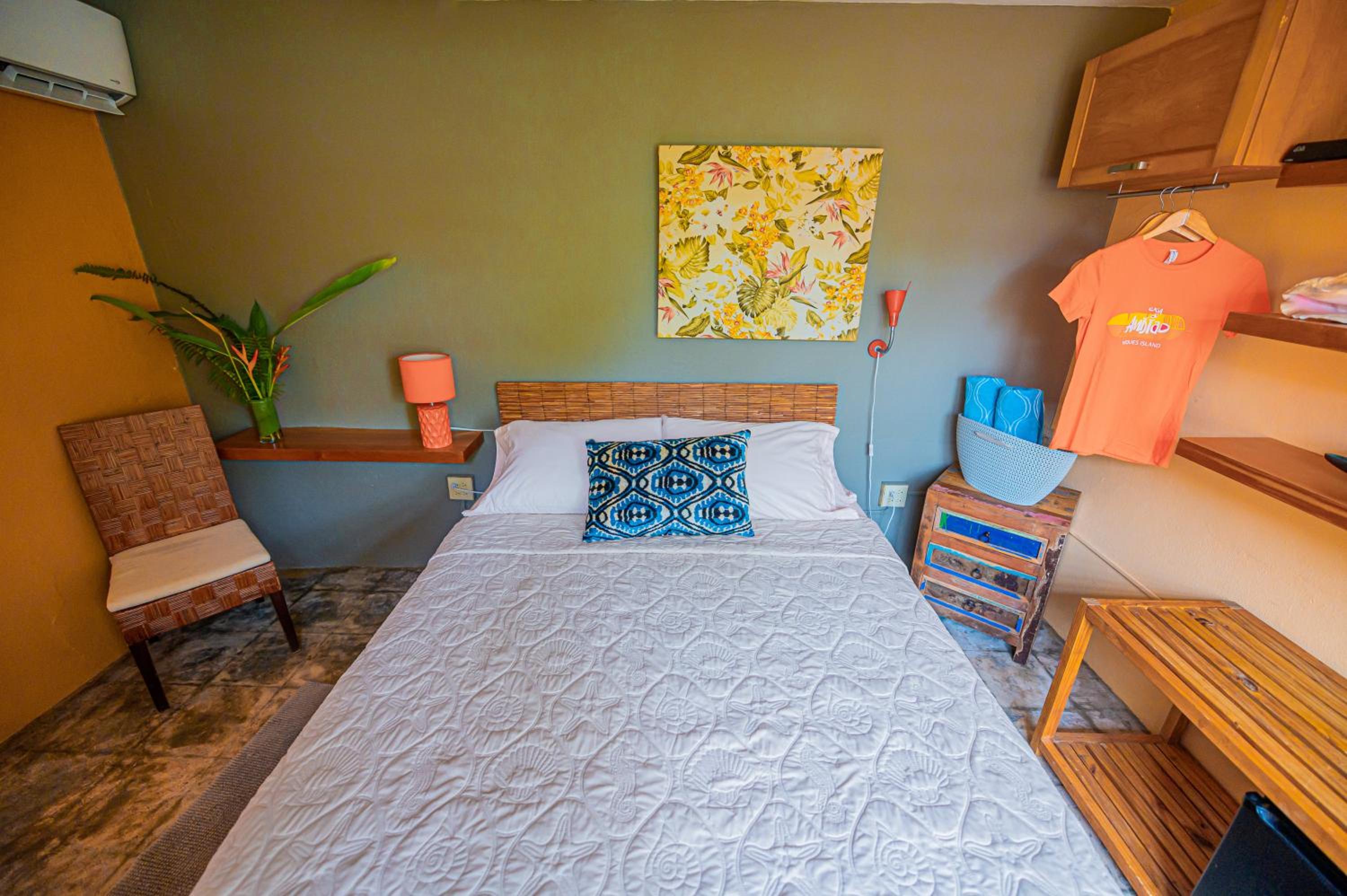 Standard Queen Room photo 2