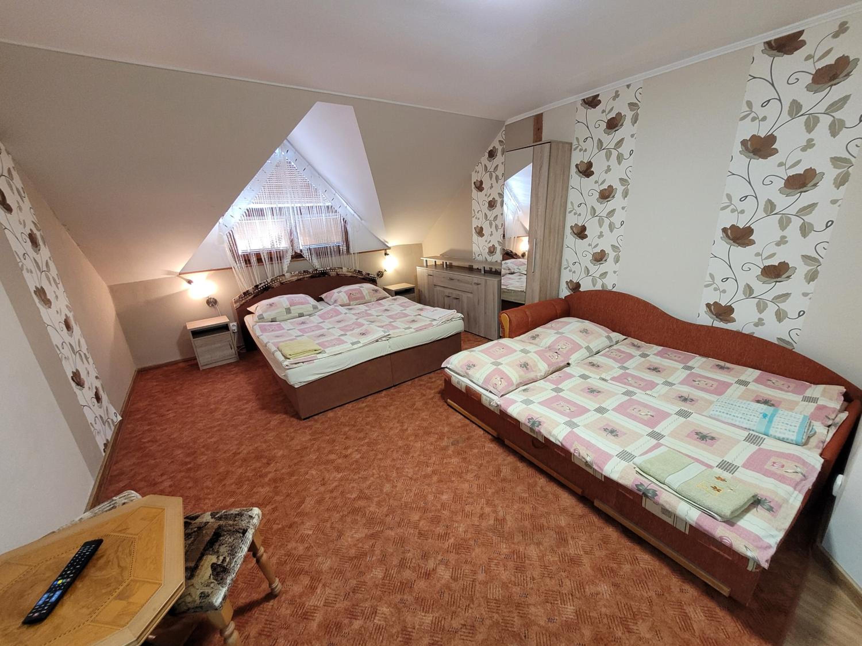 Classic Quadruple Room - Photo 10