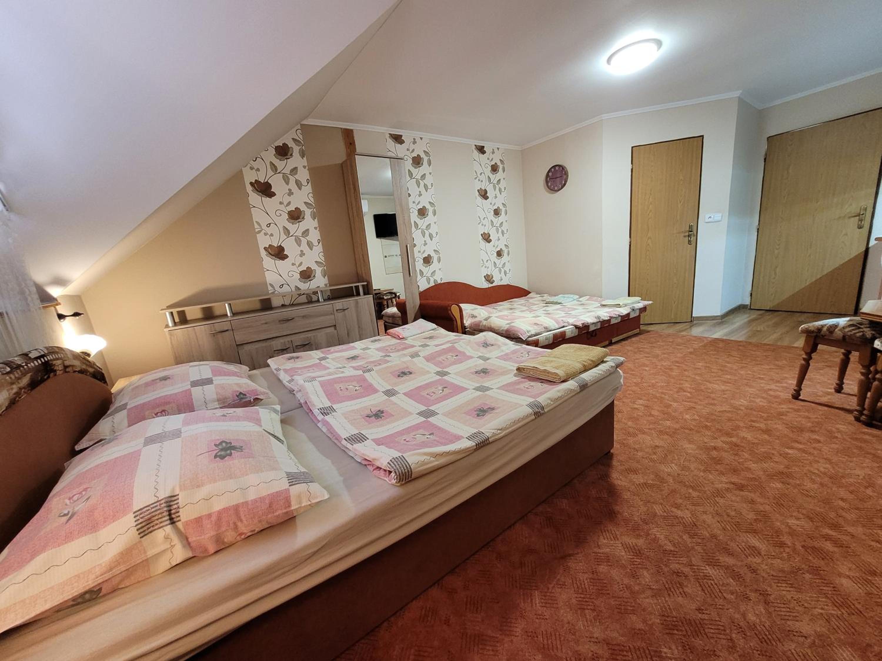 Classic Quadruple Room - Photo 12