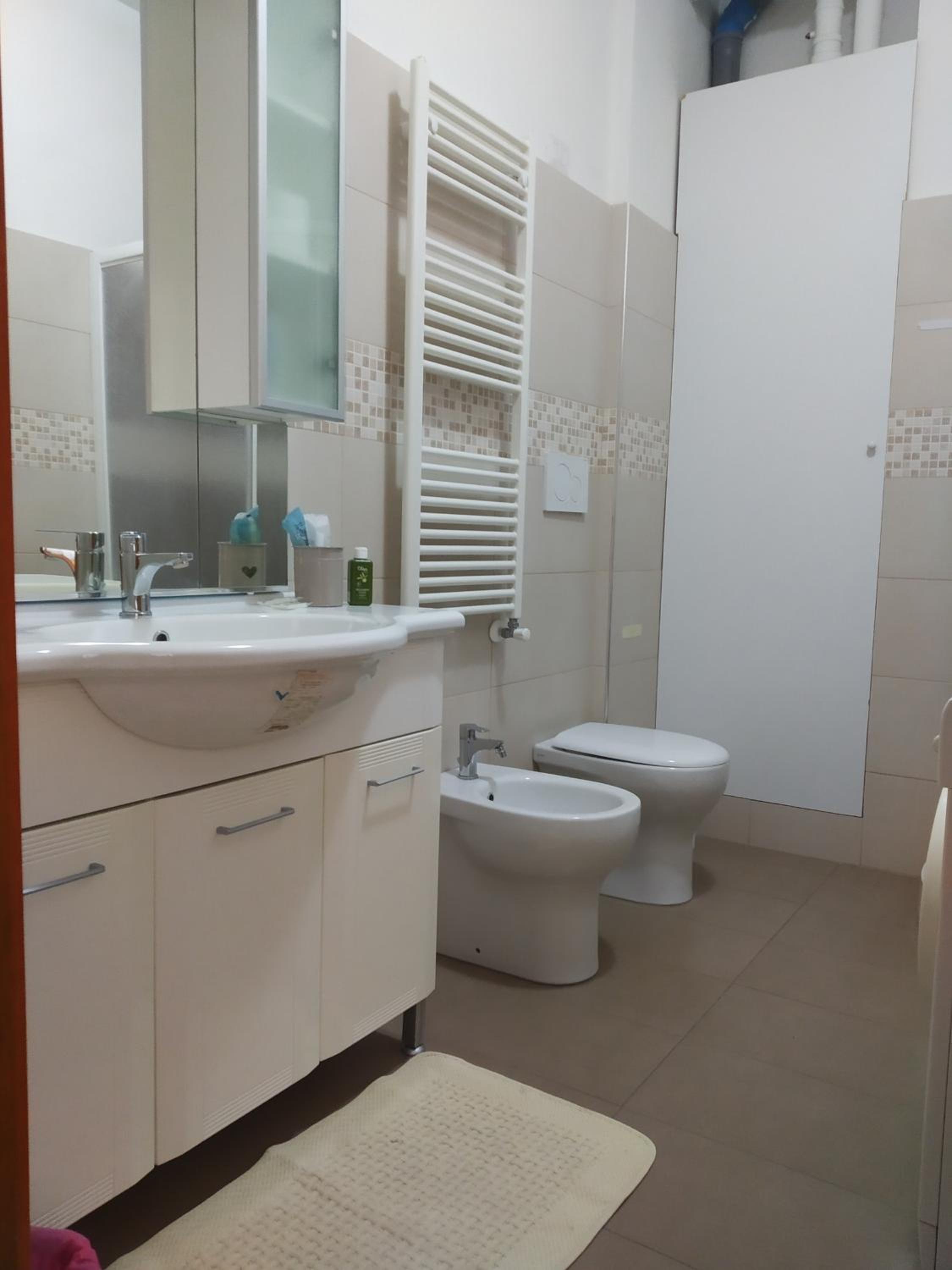 Double or Twin Room with Balcony - Photo 2