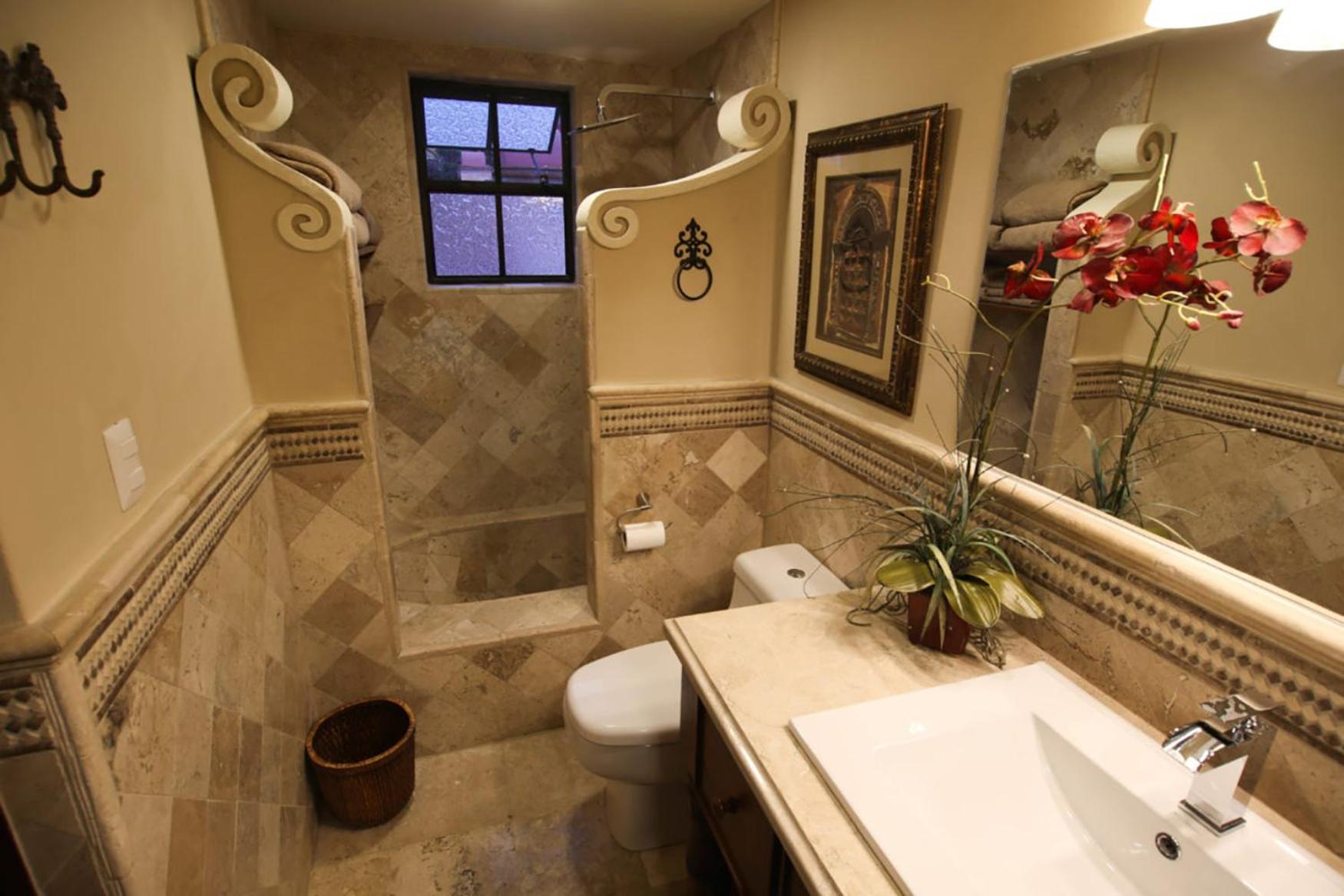 Deluxe King Room - Photo 11