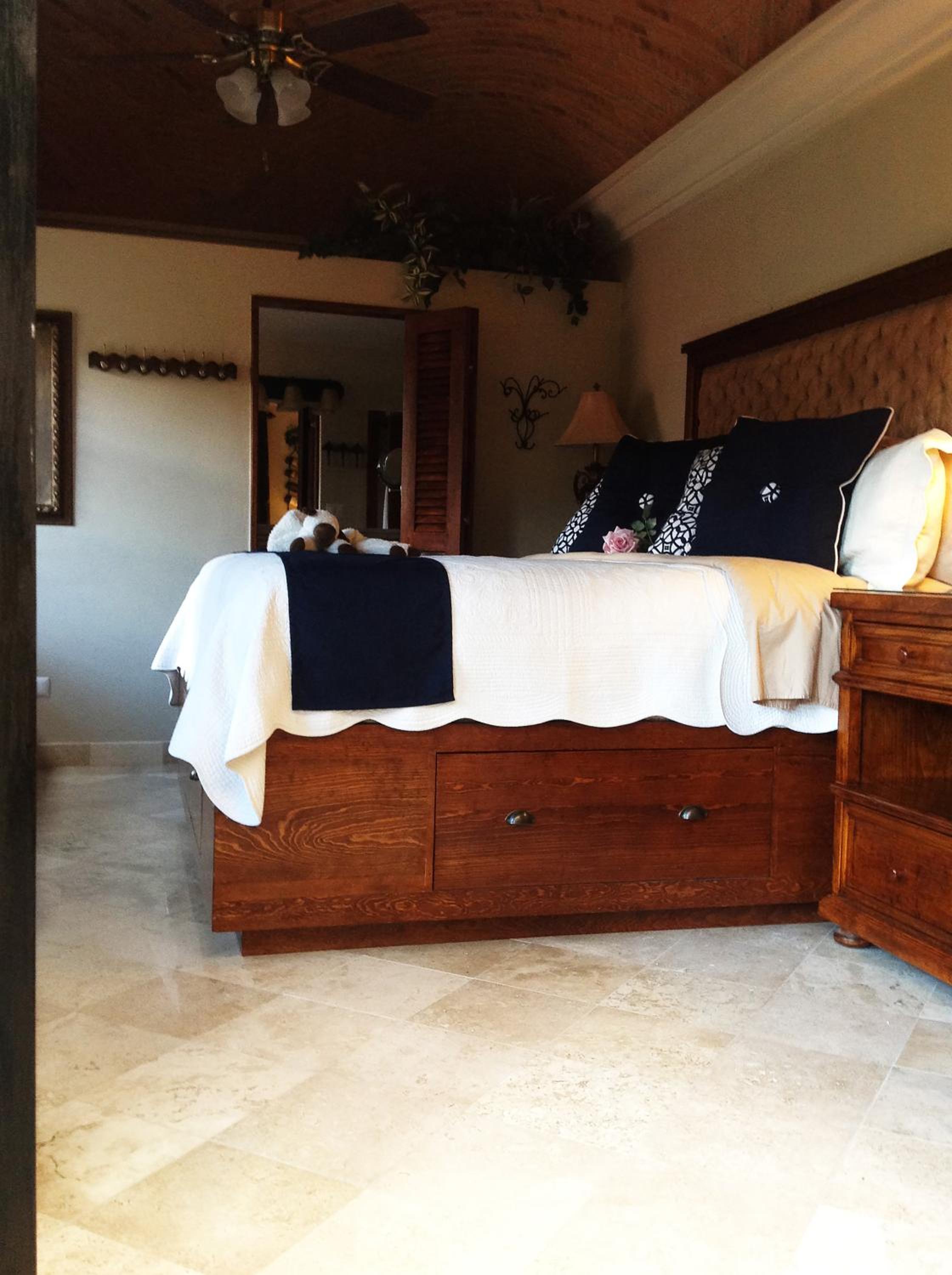 Deluxe King Room - Photo 1