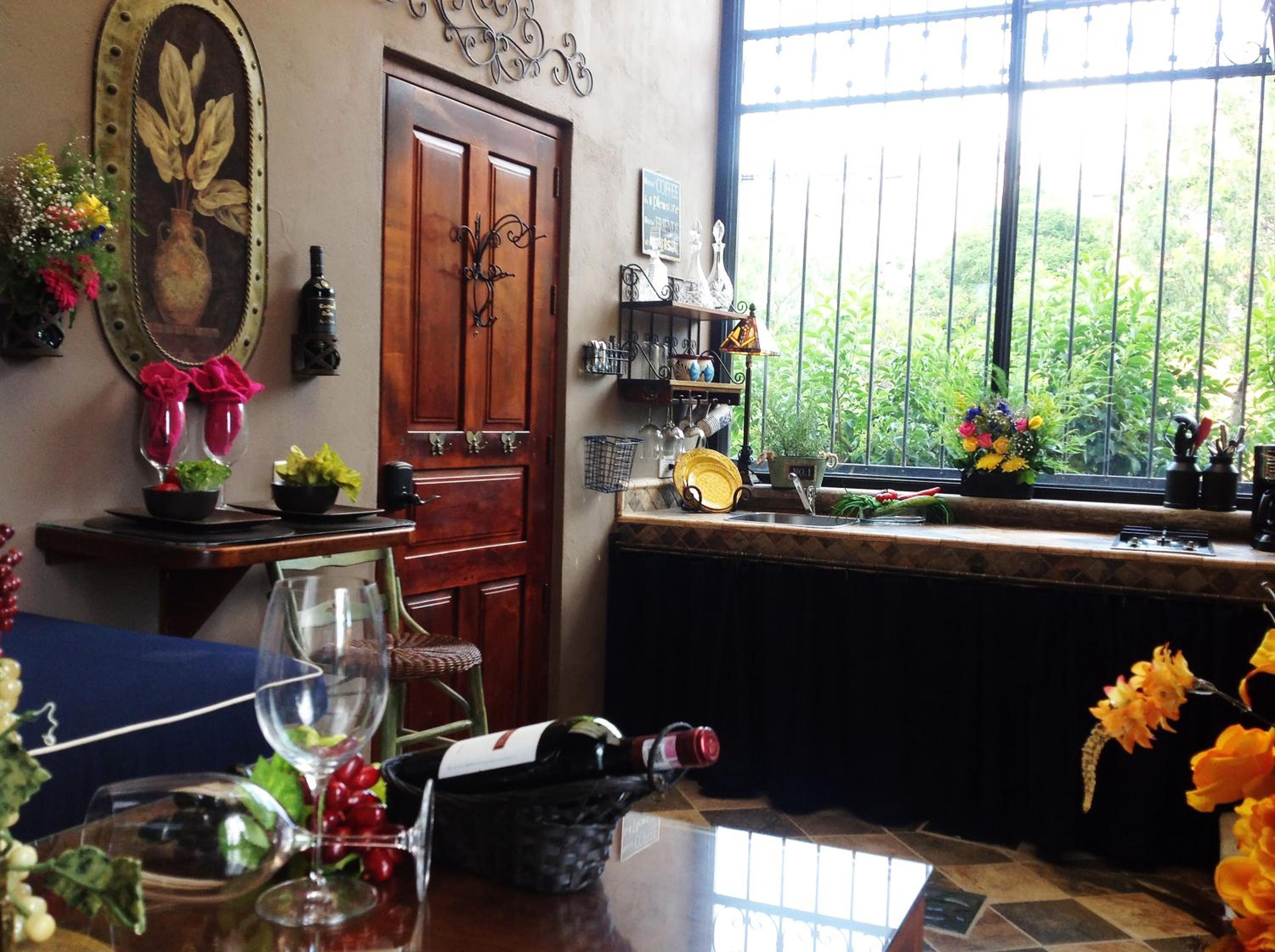 Deluxe King Room - Photo 2