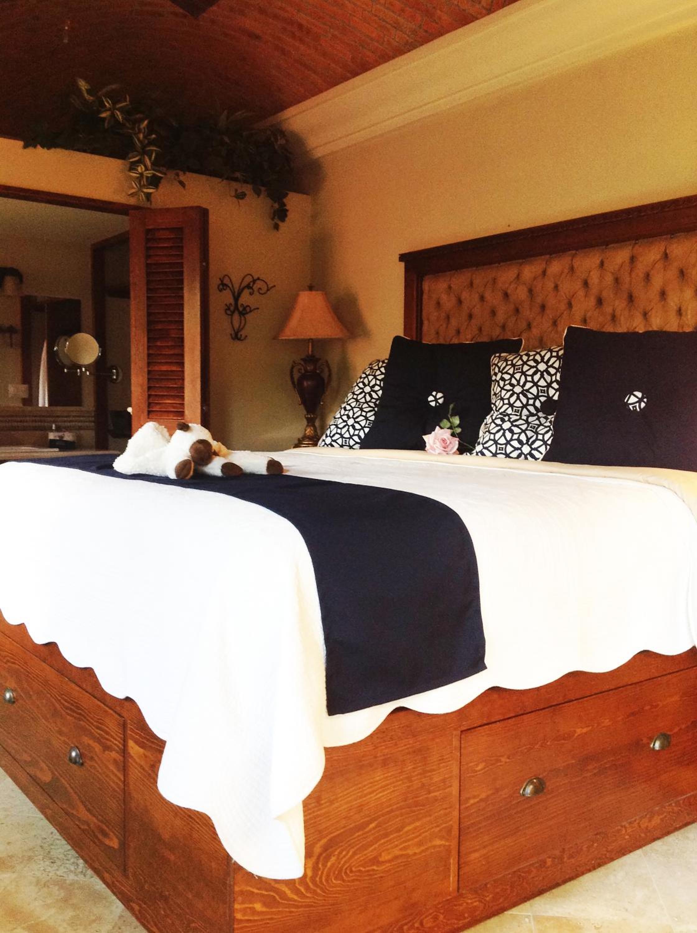 Deluxe King Room - Photo 3