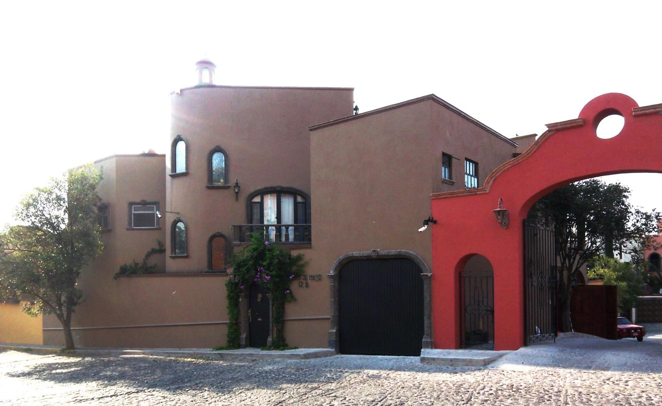 Three-Bedroom House - Photo 38