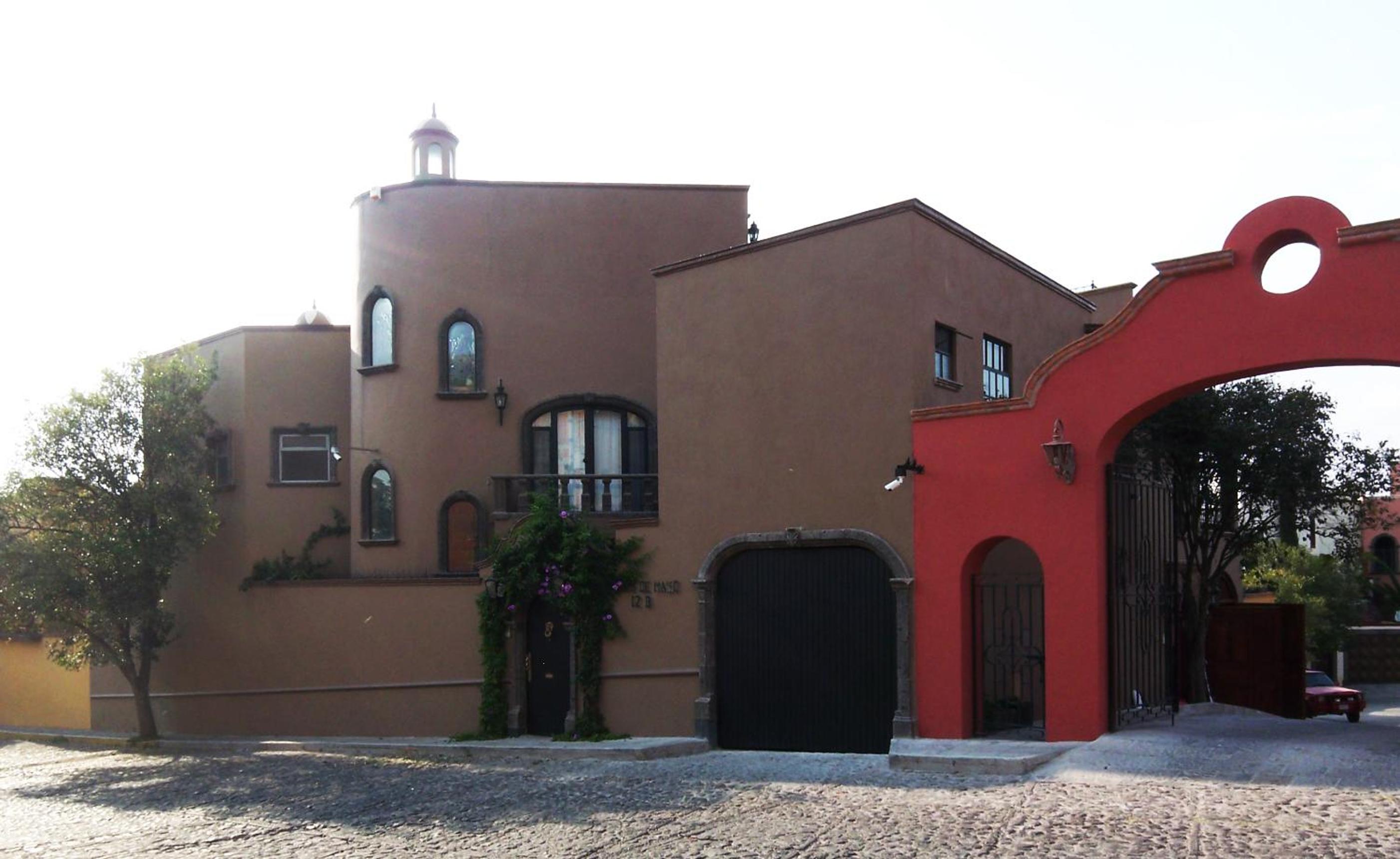 Three-Bedroom House - Photo 26