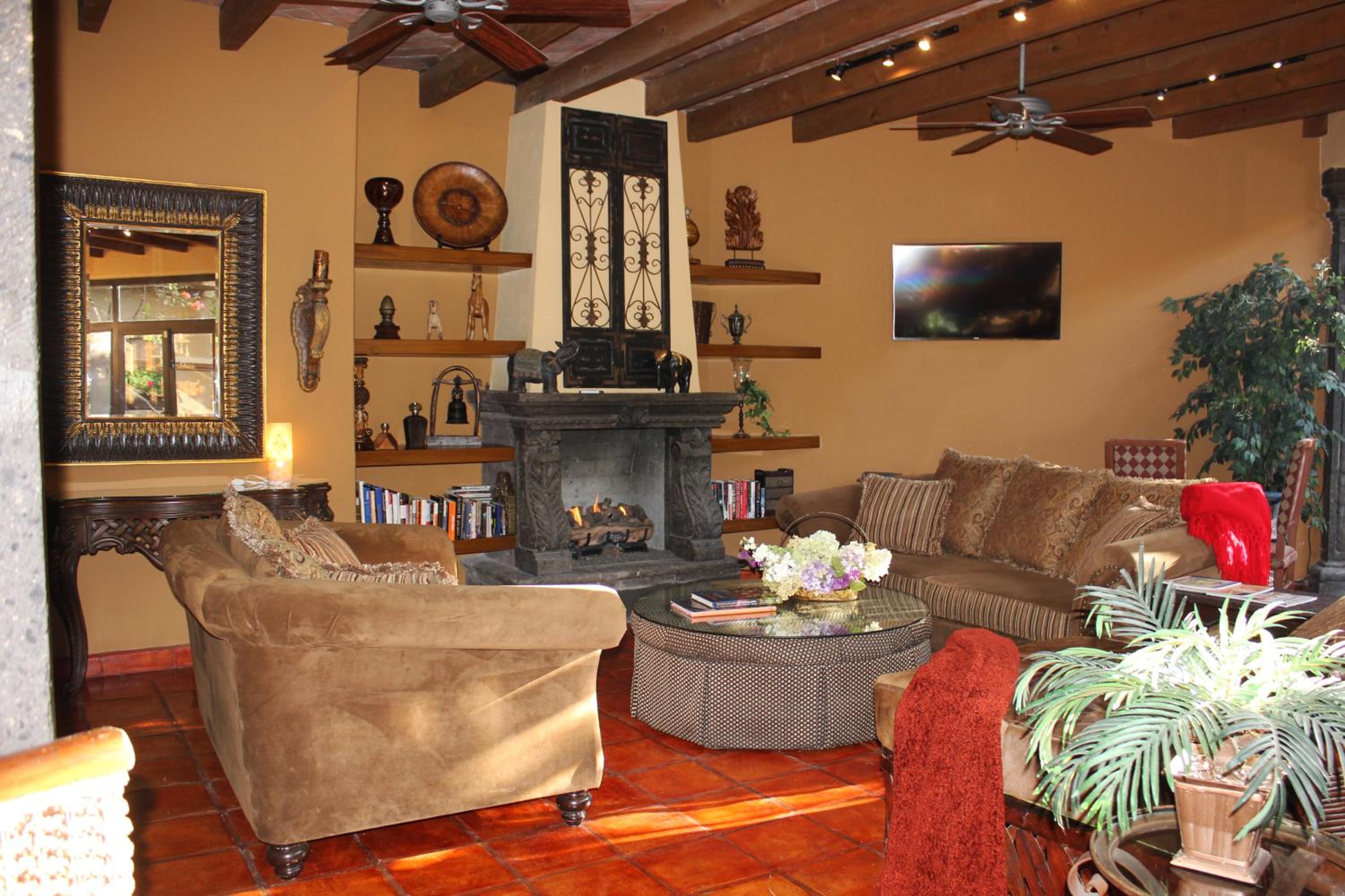 Three-Bedroom House - Photo 3