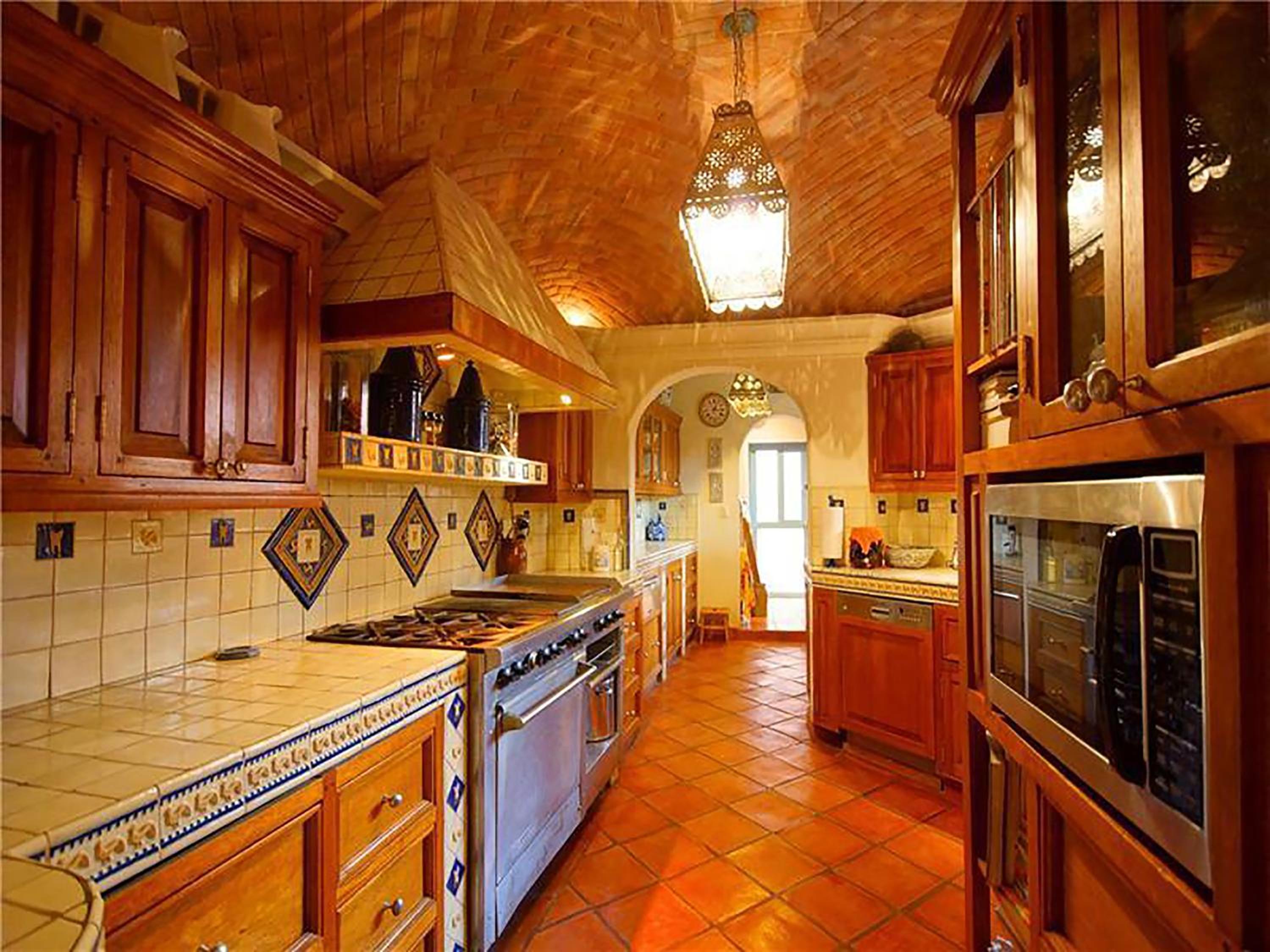 Three-Bedroom House - Photo 49