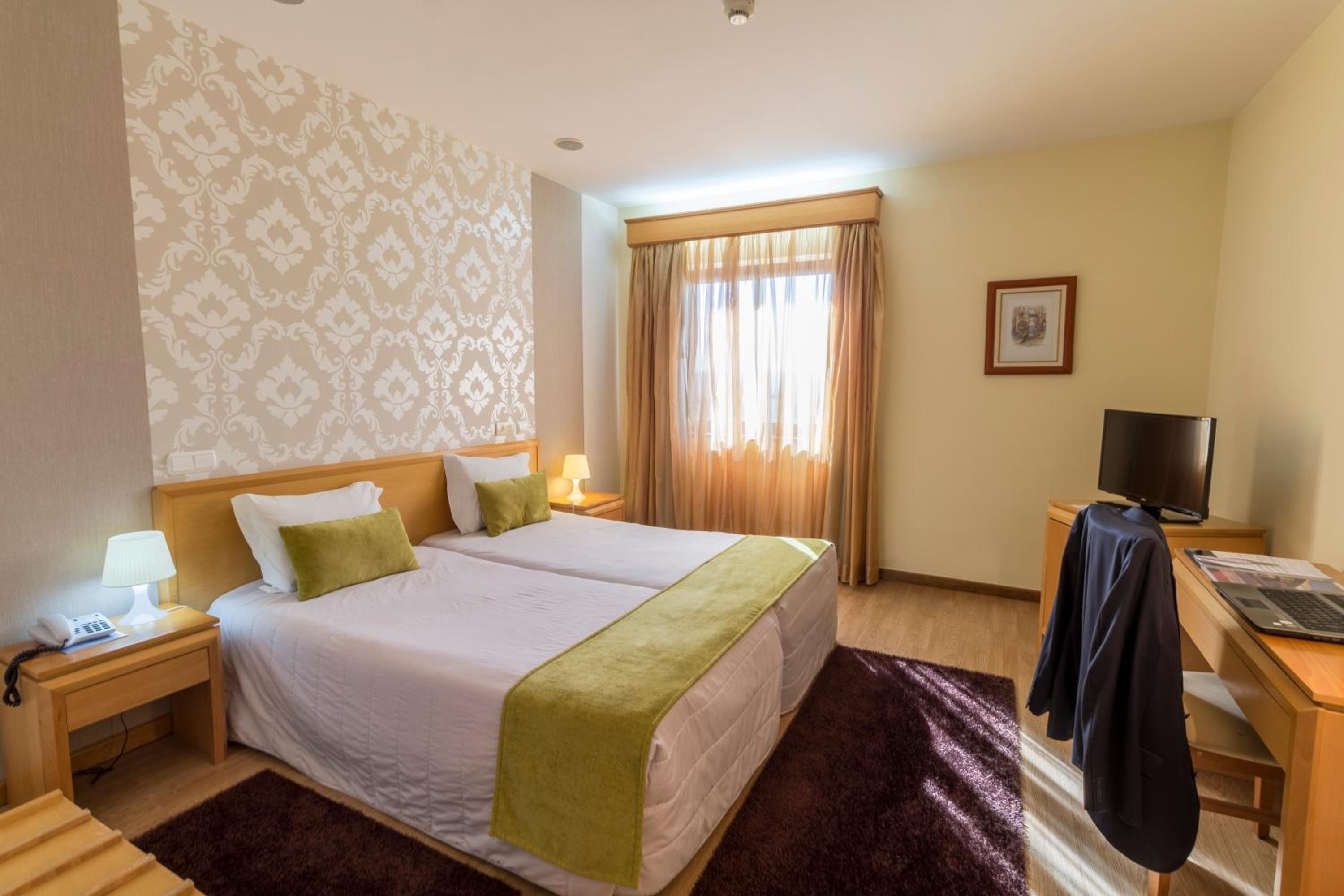 Twin Room - Photo 1