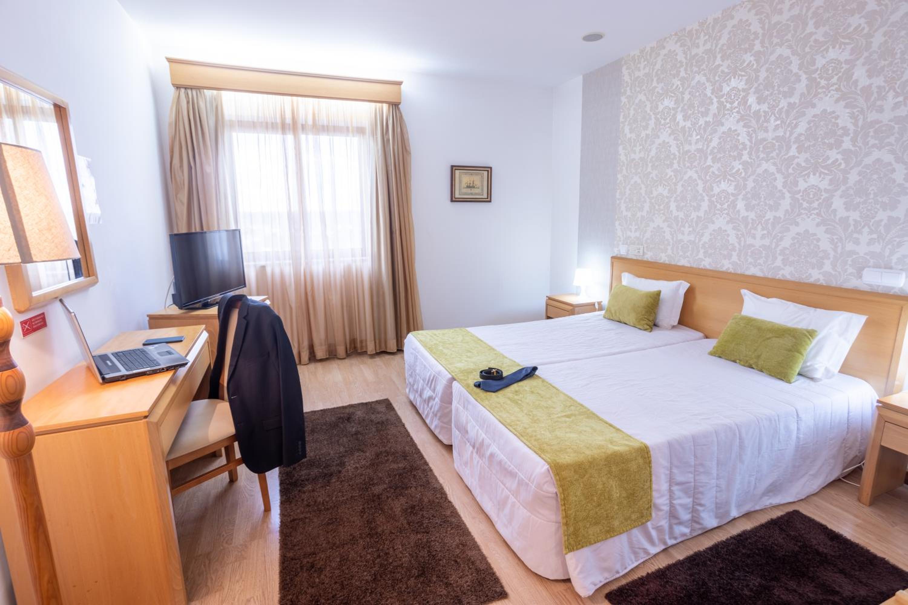 Twin Room - Photo 4