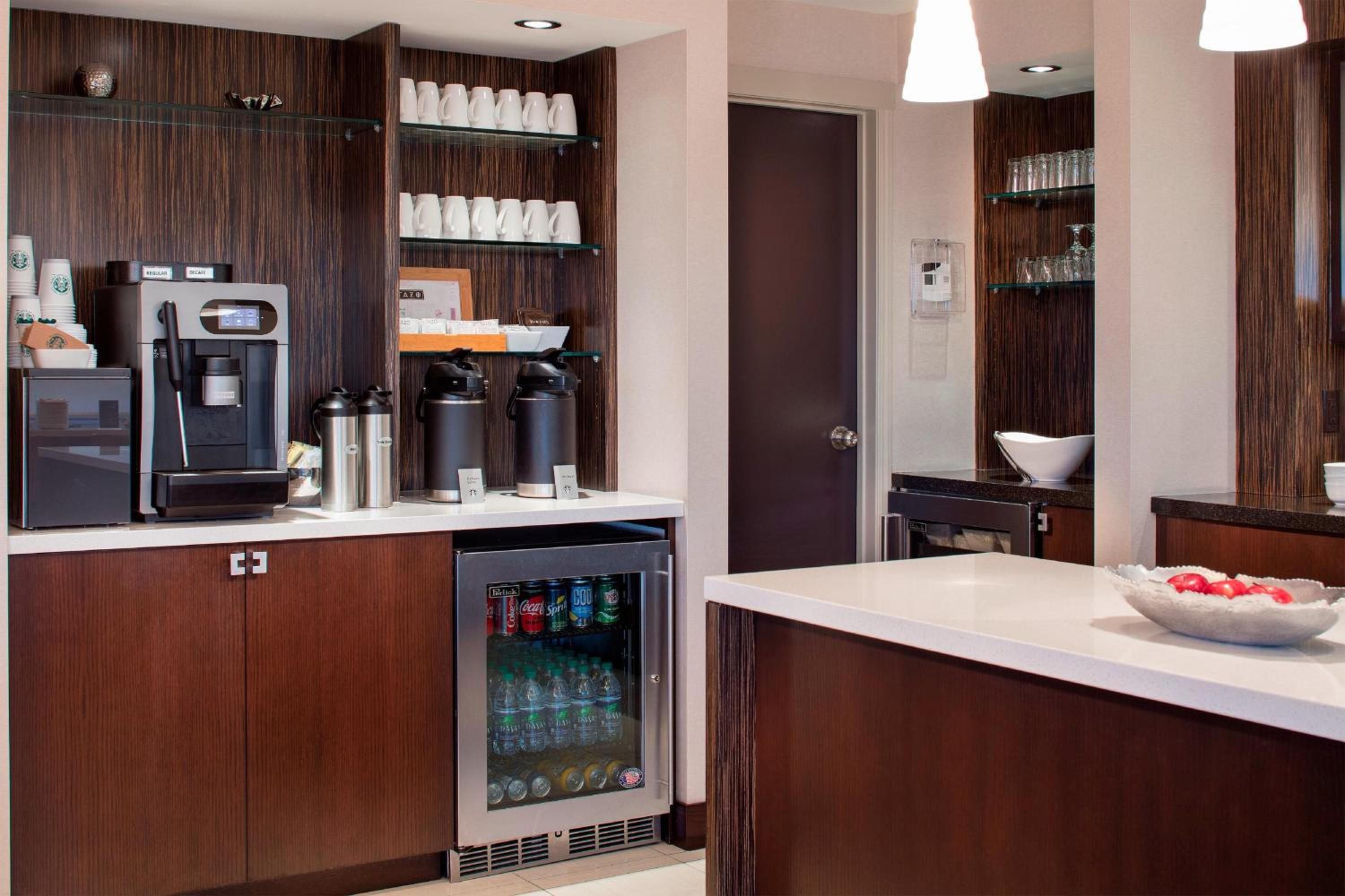 Deluxe King Room - Club Access - Photo 2