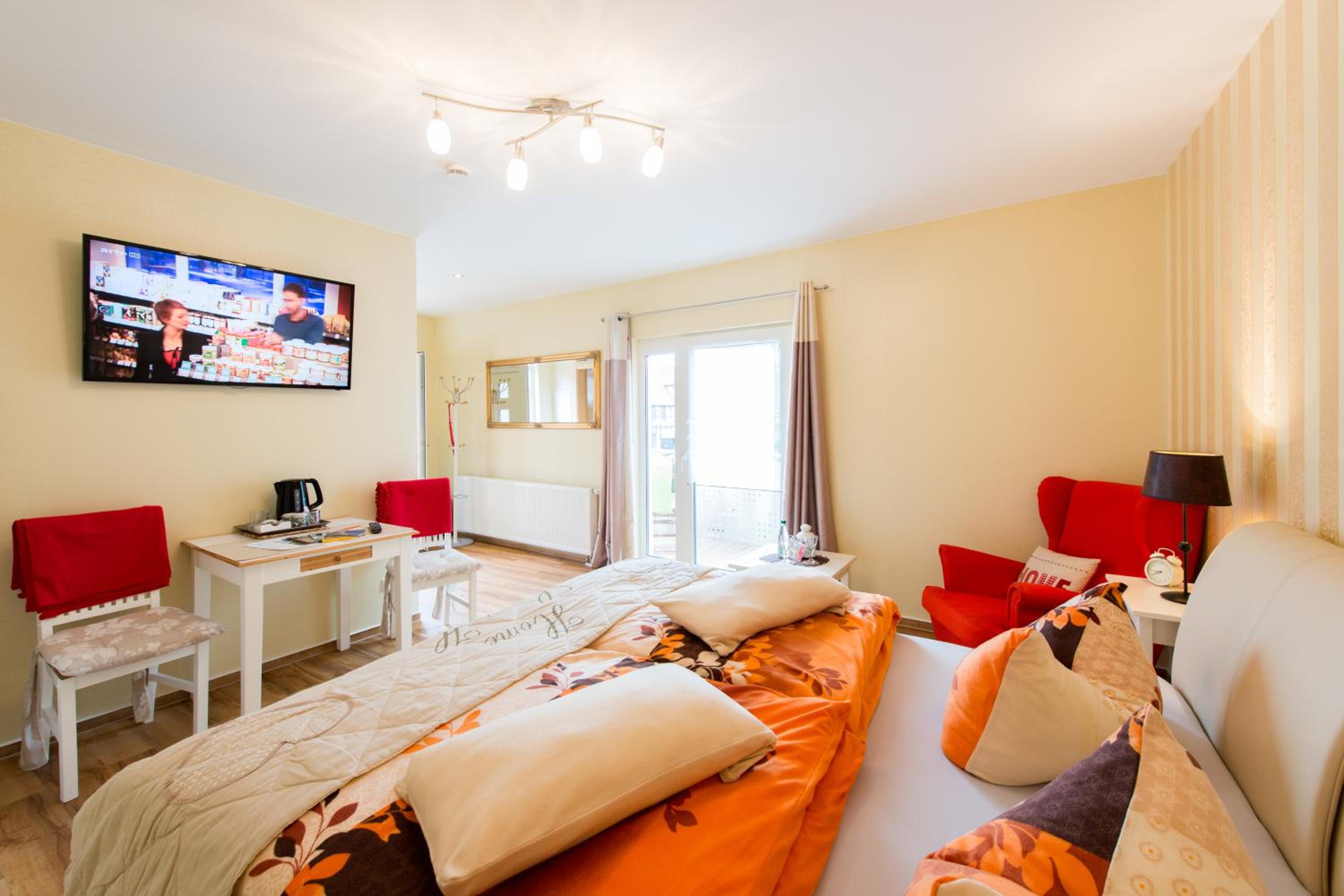 Double Room with Balcony - Photo 1