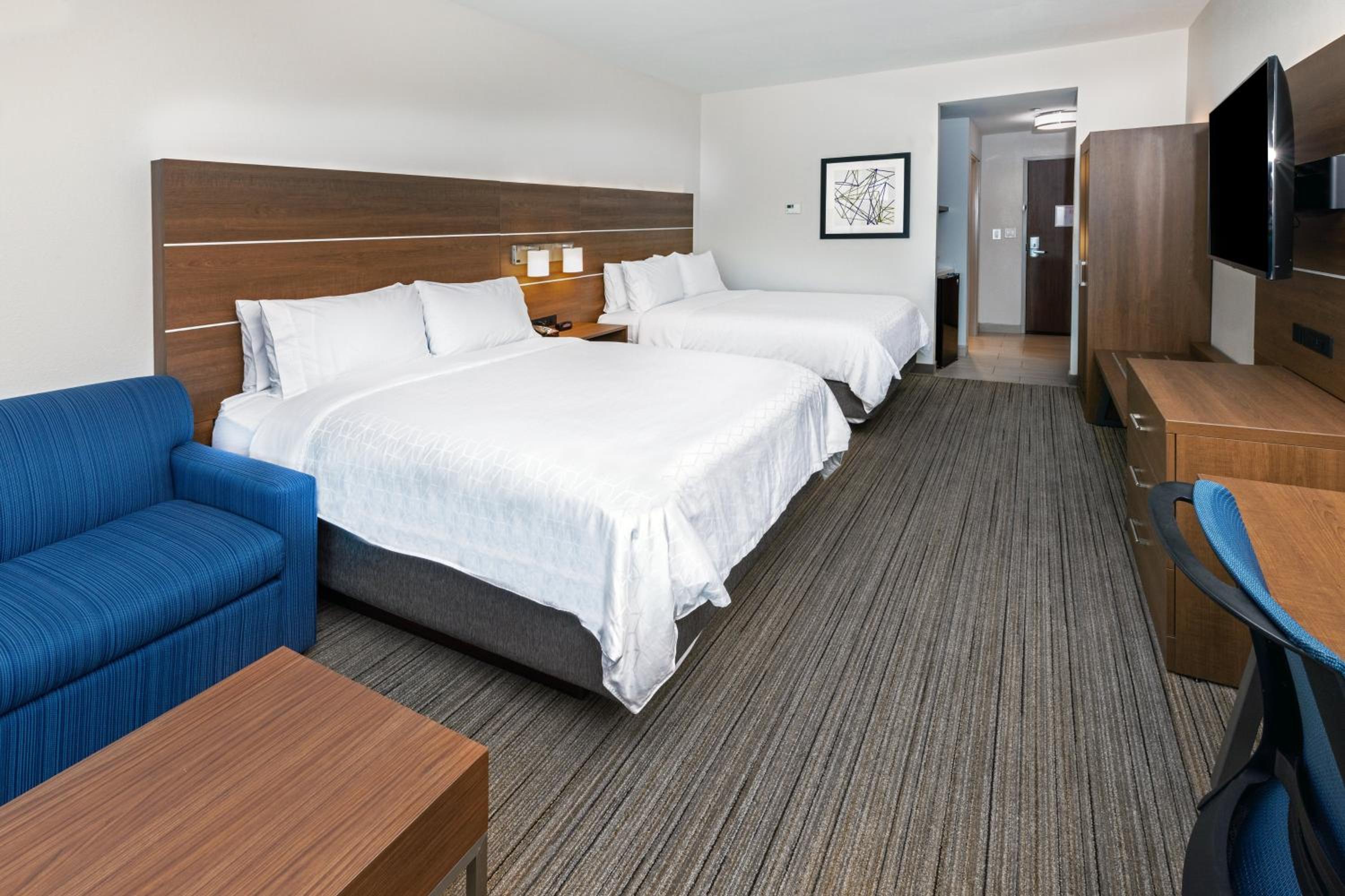 Suite with Two Queen Beds - Photo 2