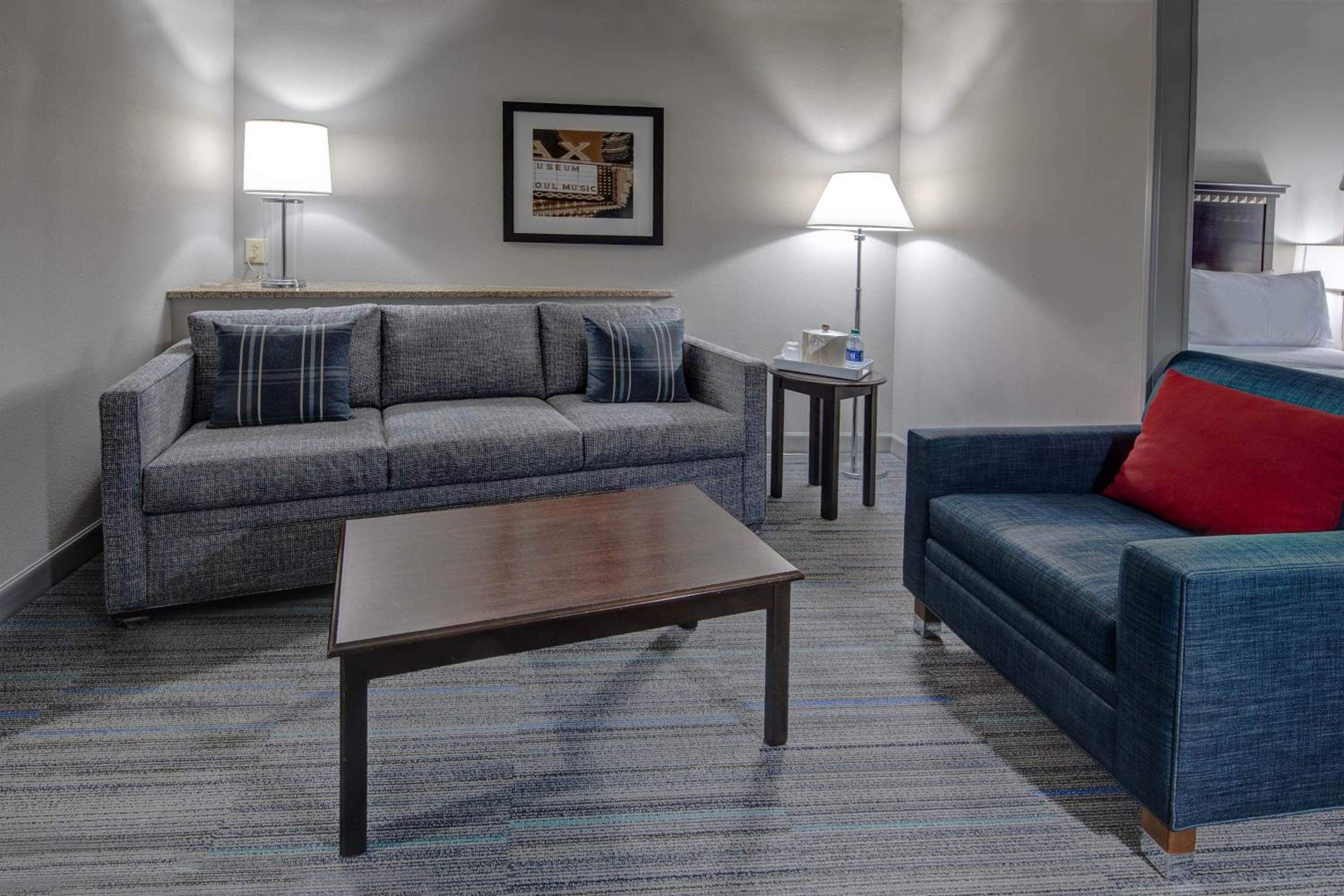 Guest room, 2 Queen bed, 1 Sofabed - Photo 4