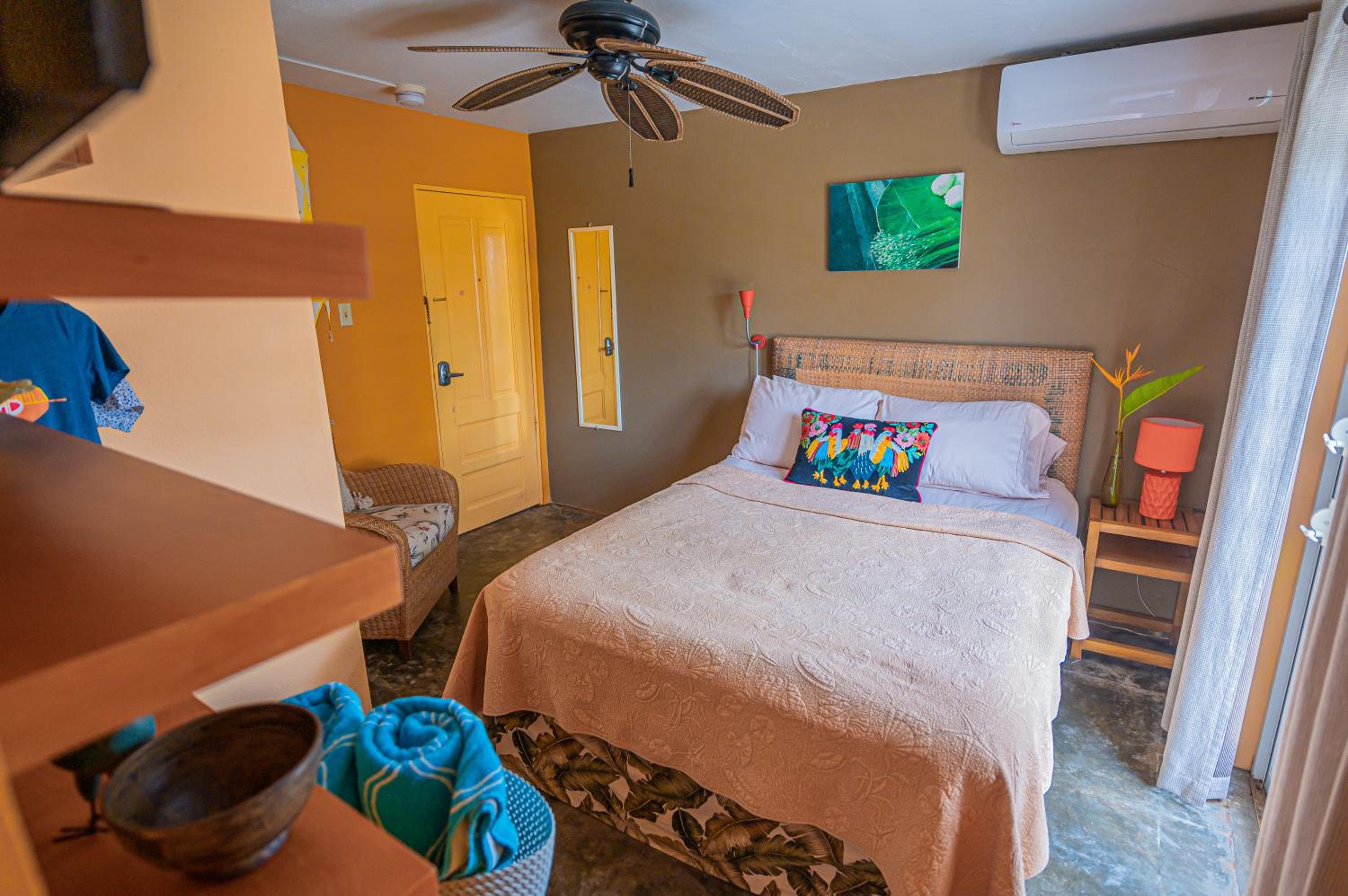 Queen Room with Balcony photo 1