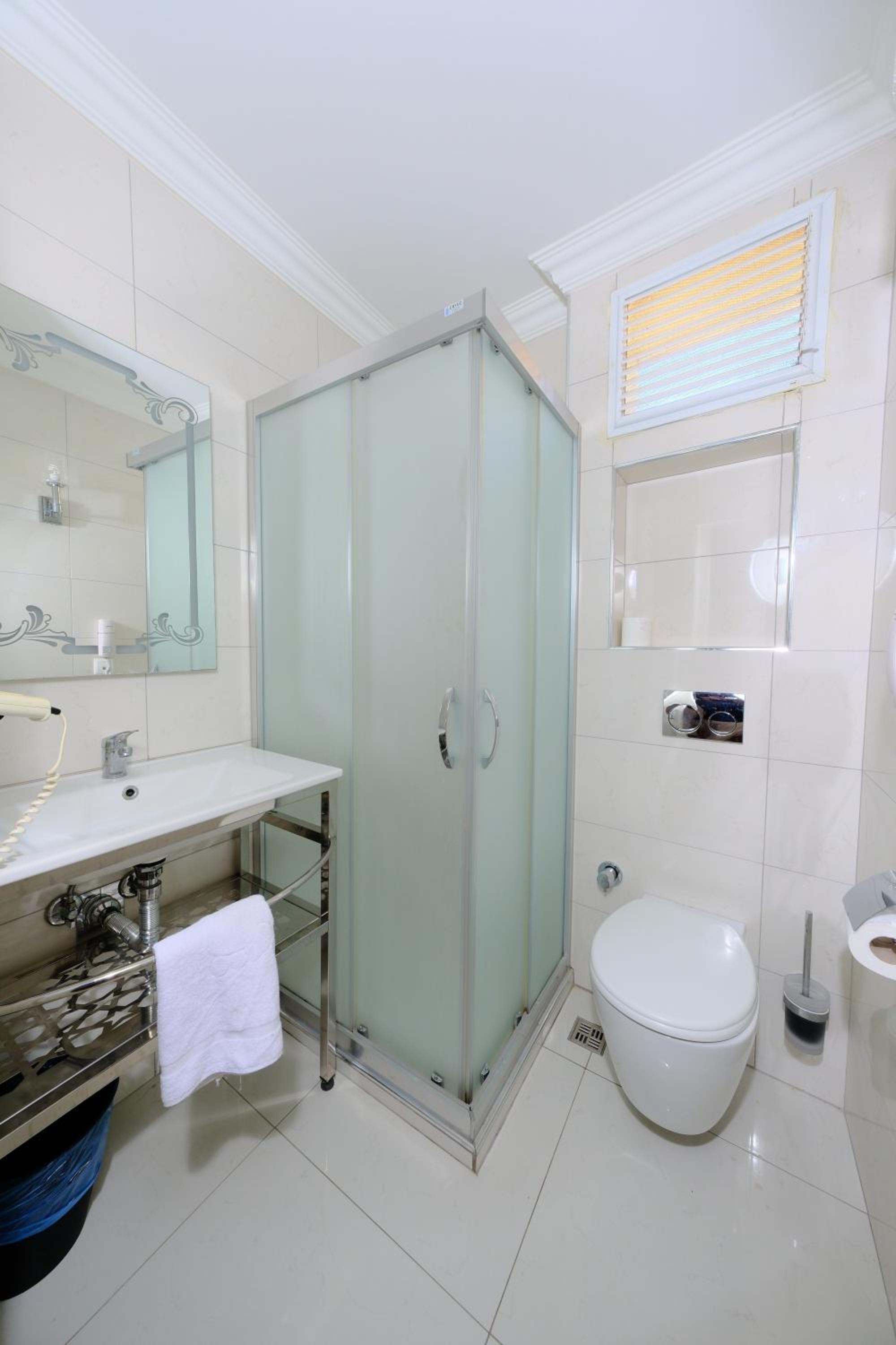 Deluxe Triple Room photo 2