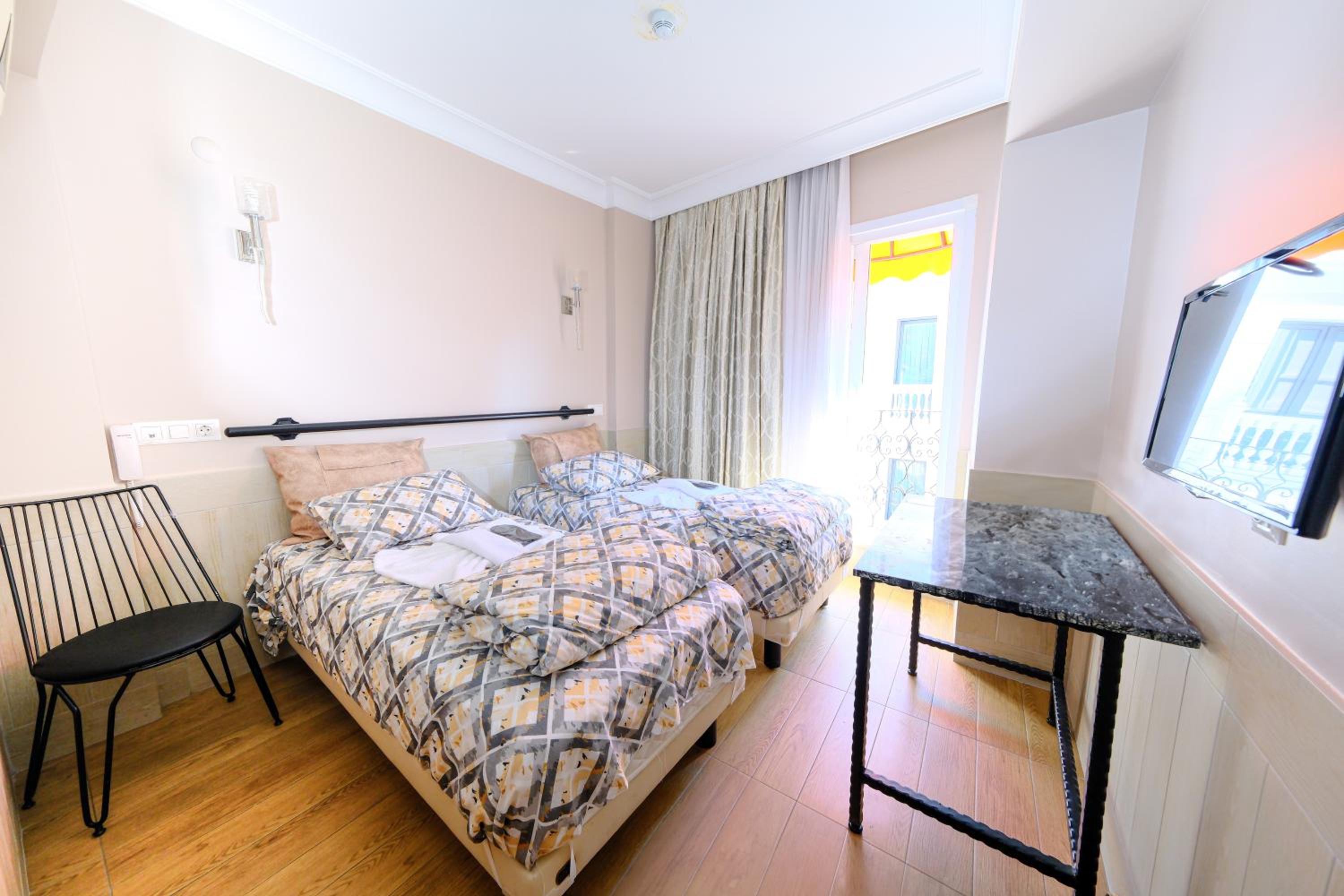 Deluxe Twin Room photo 2