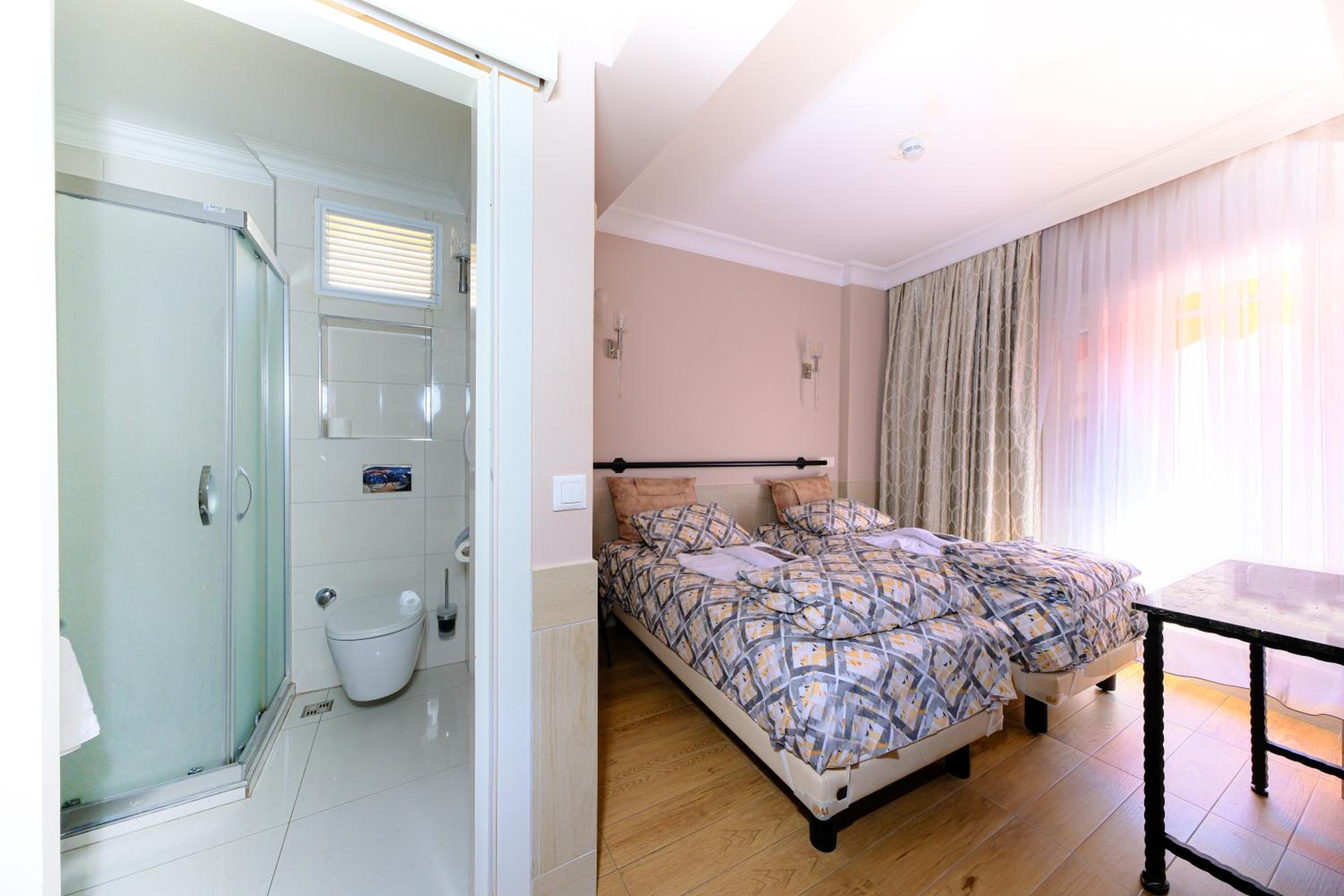 Deluxe Triple Room photo 3