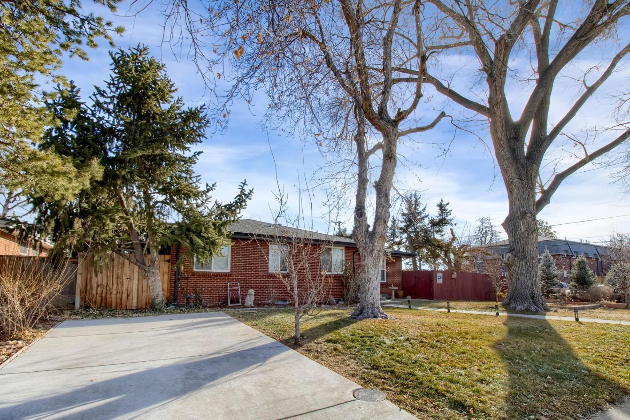 Three-Bedroom House photo 2