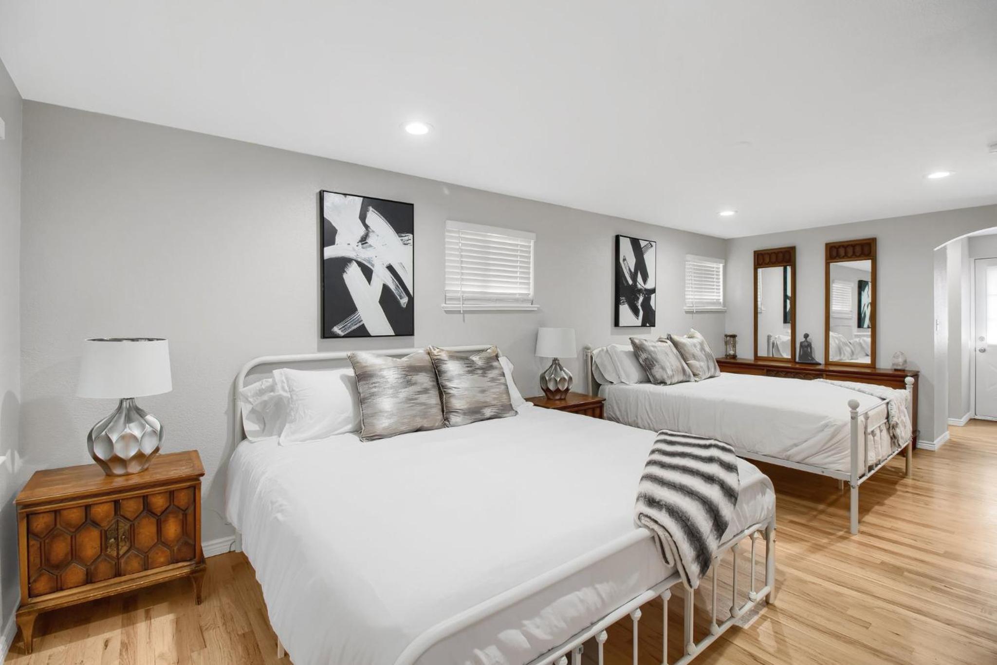 Three-Bedroom House photo 3
