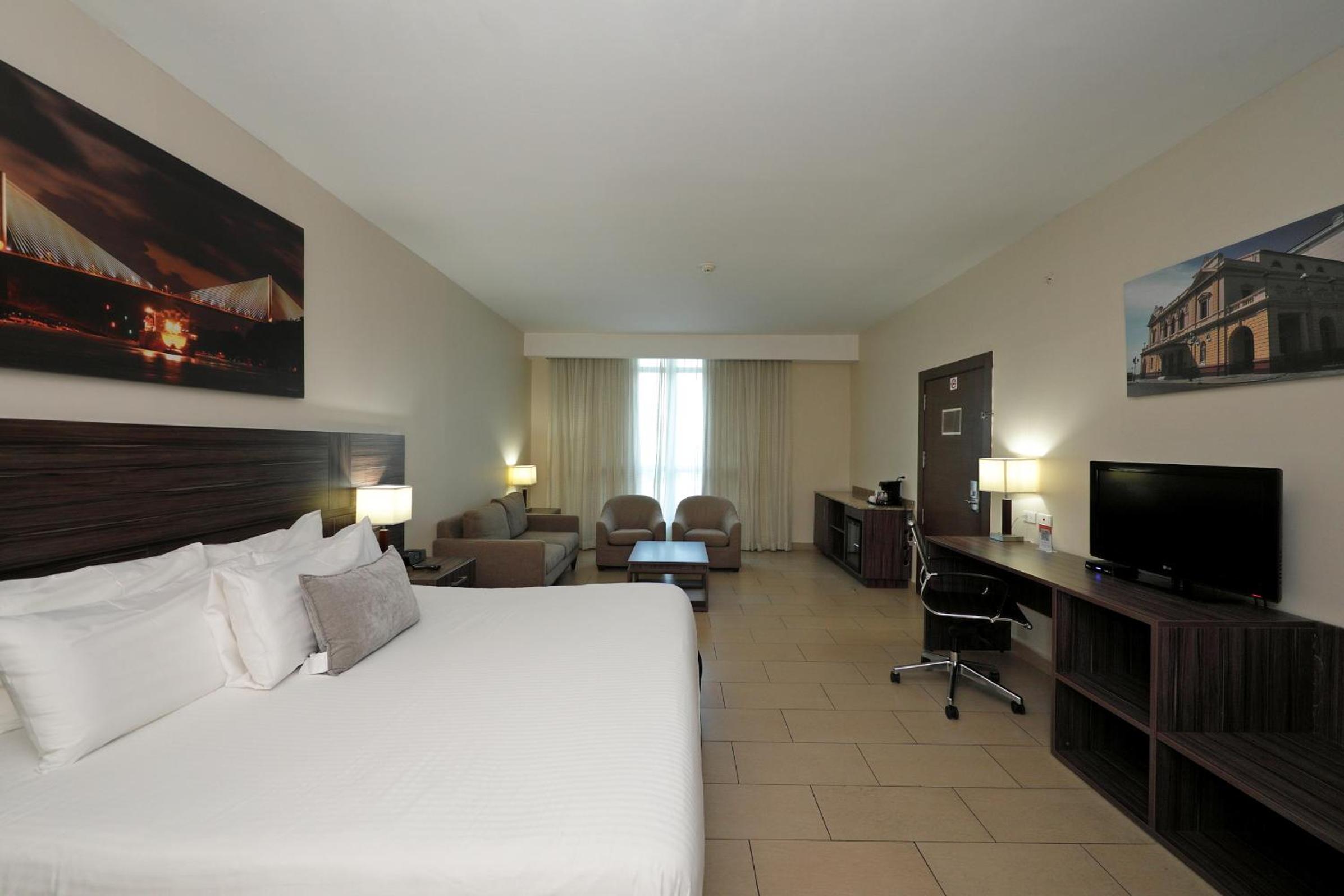 Executive Room with Queen Bed