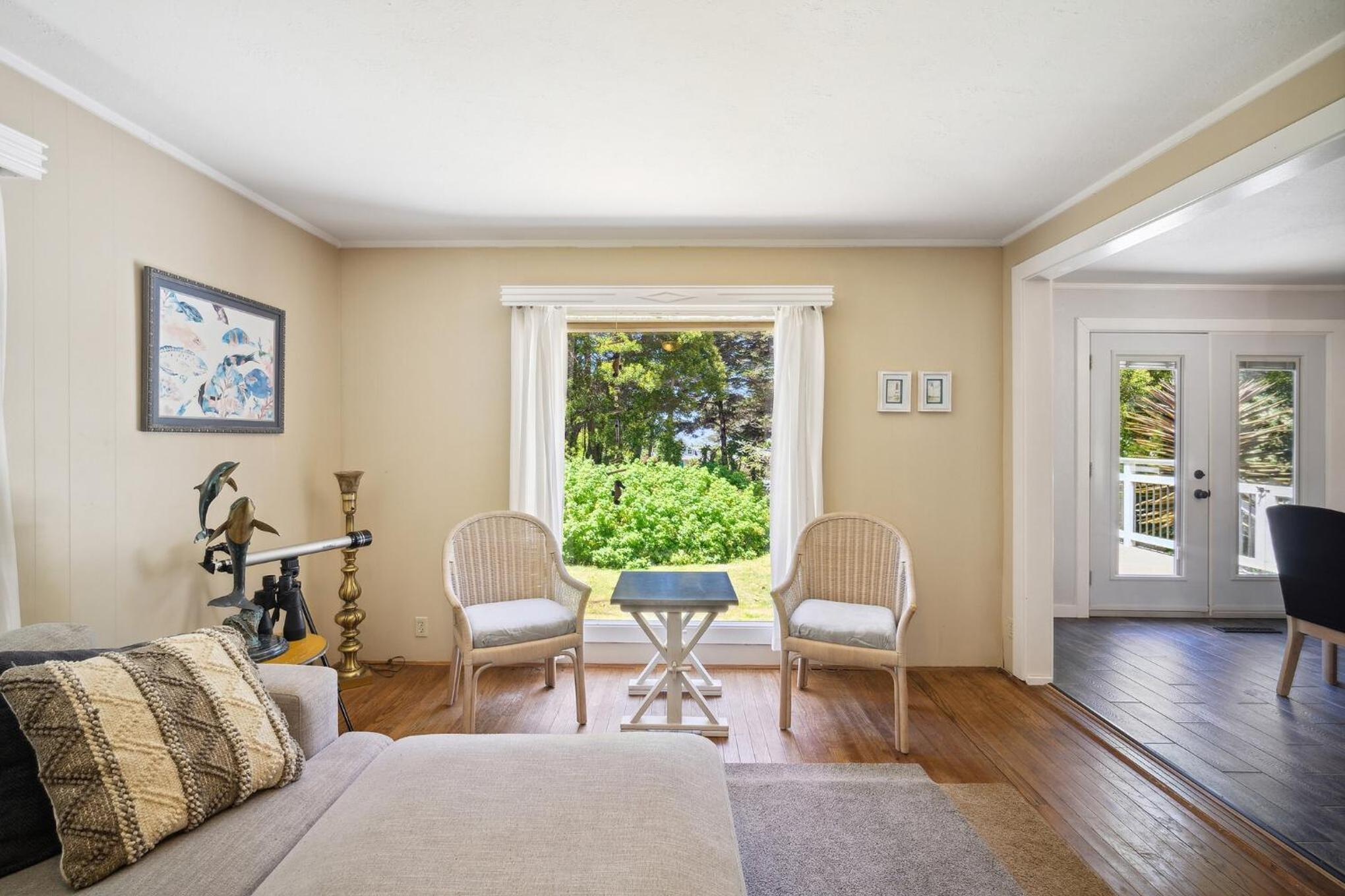Three-Bedroom House photo 2