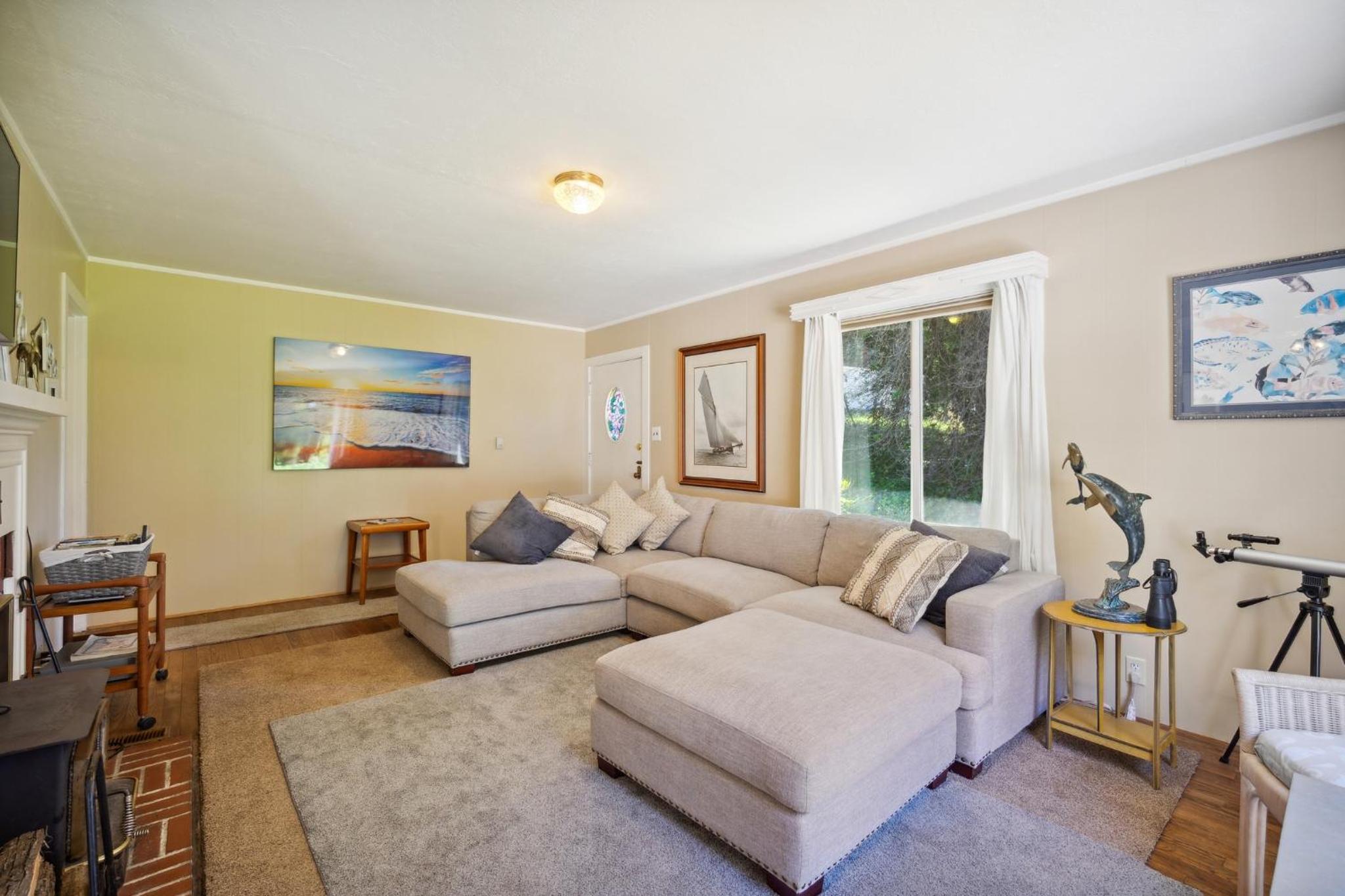 Three-Bedroom House photo 3