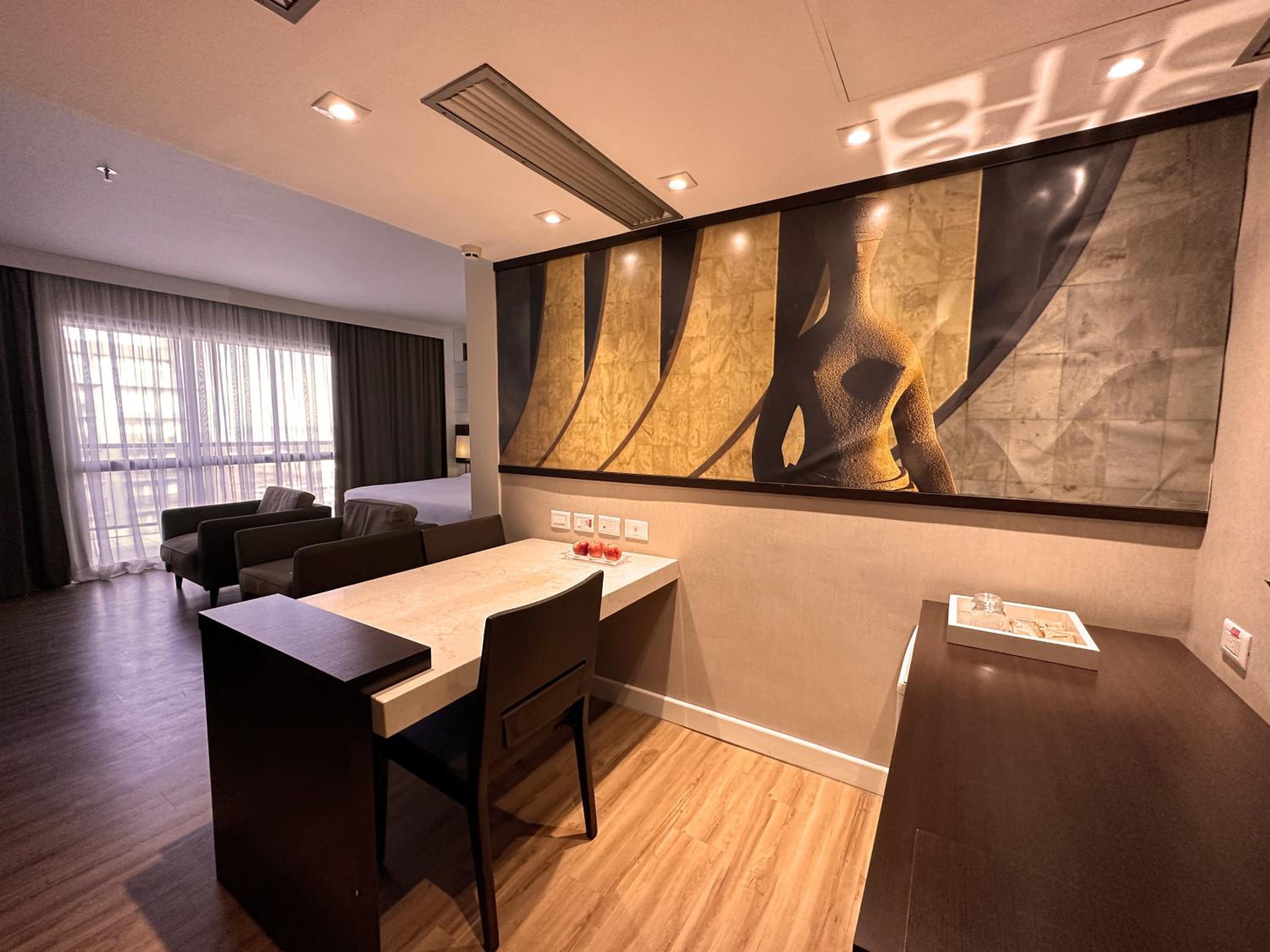 Kubitschek Plaza Hotel — Deluxe Single Room