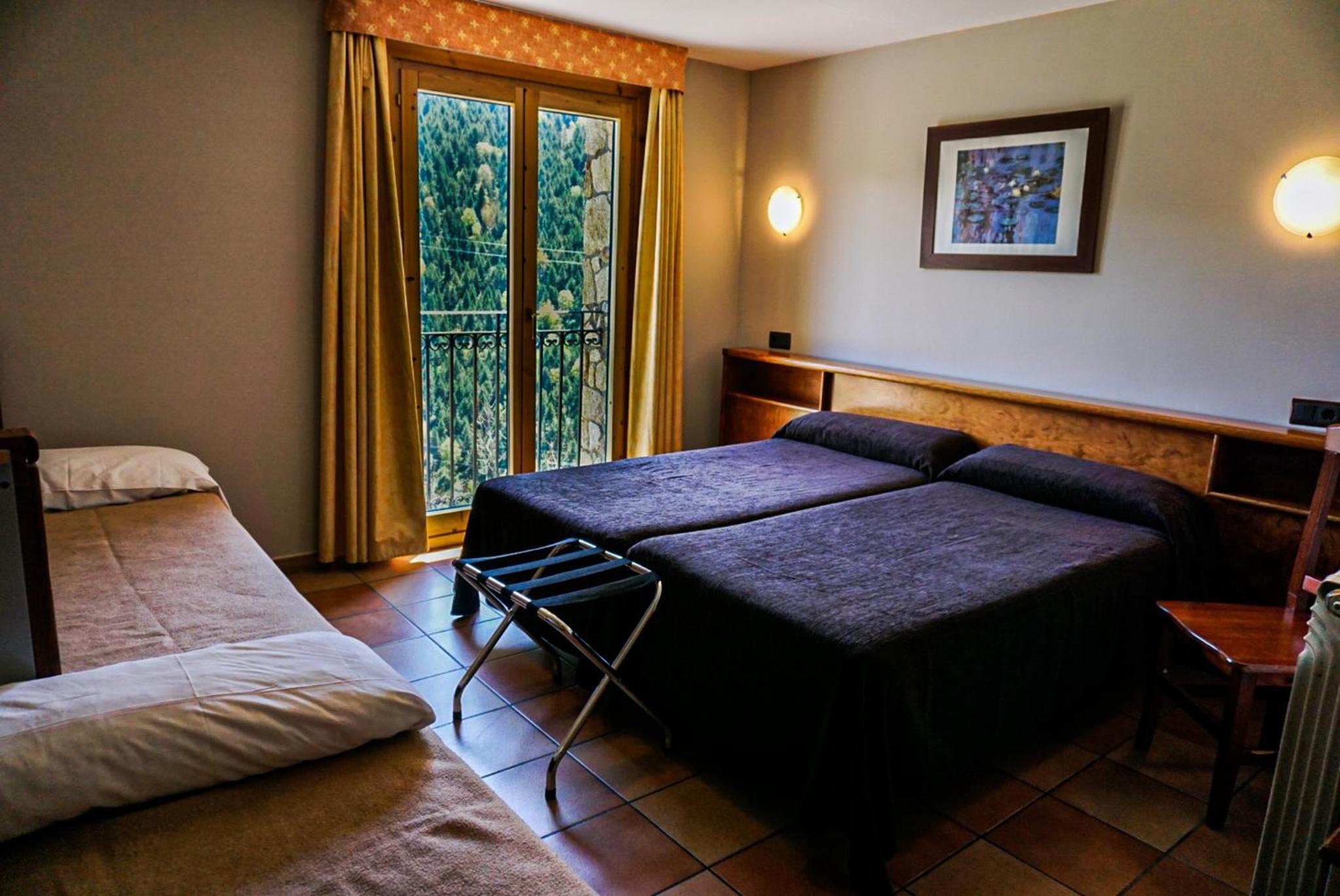 Quadruple Room (2 Adults + 2 Children) photo 2