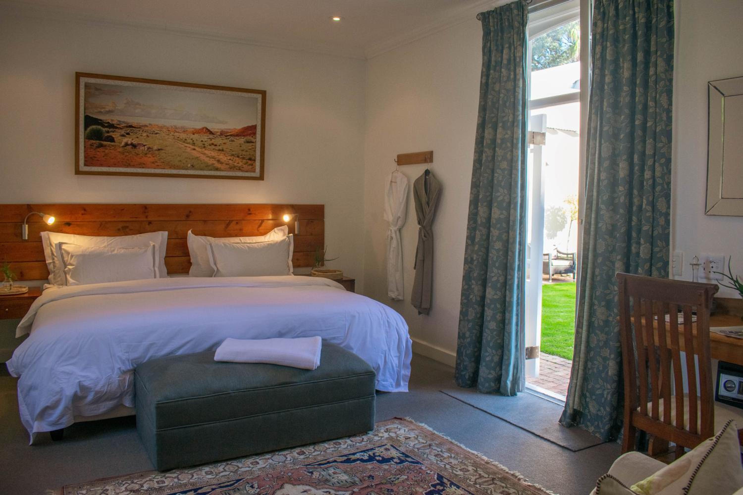 Standard King Room photo 1