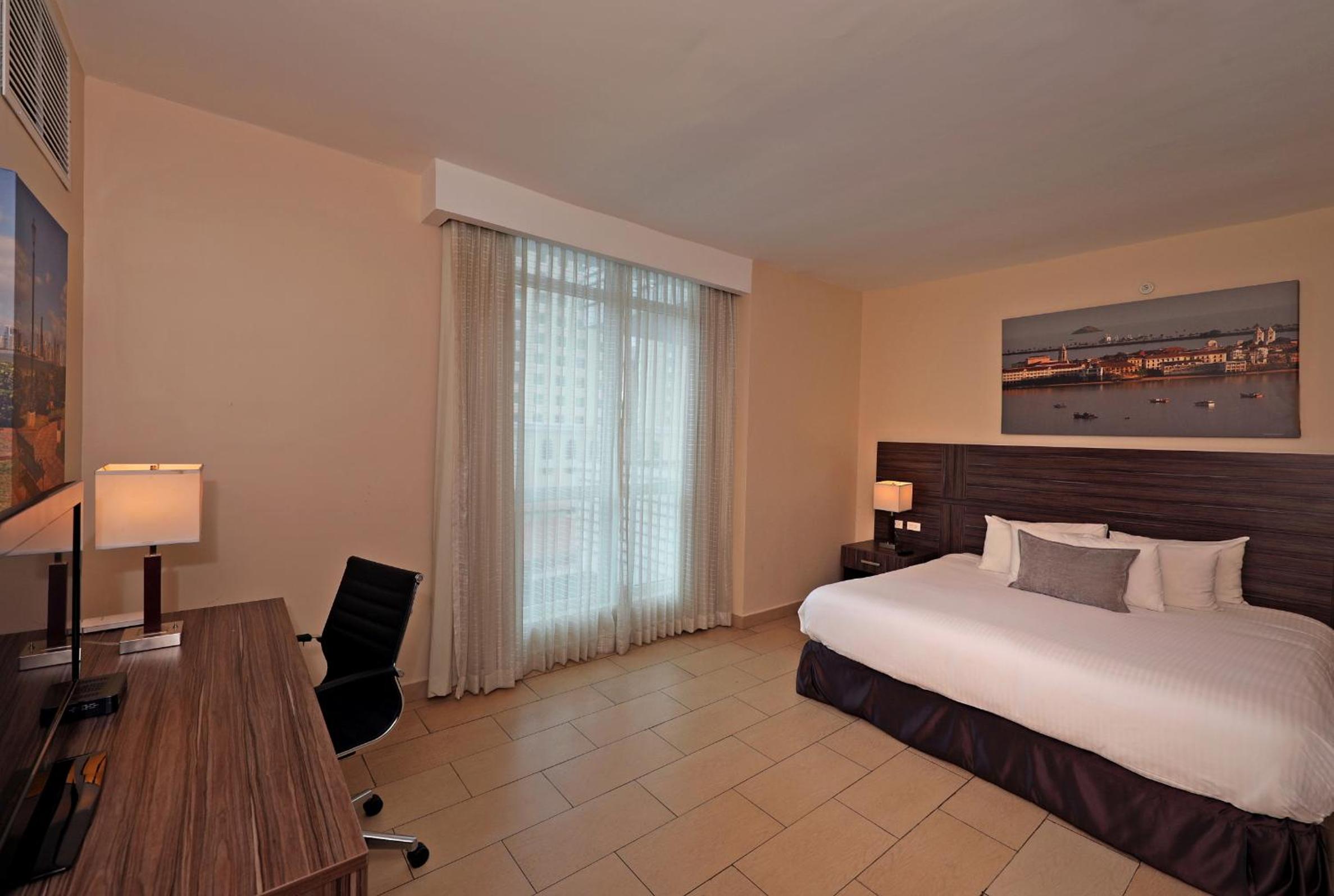 Deluxe King Room - Non-Smoking - Photo 1