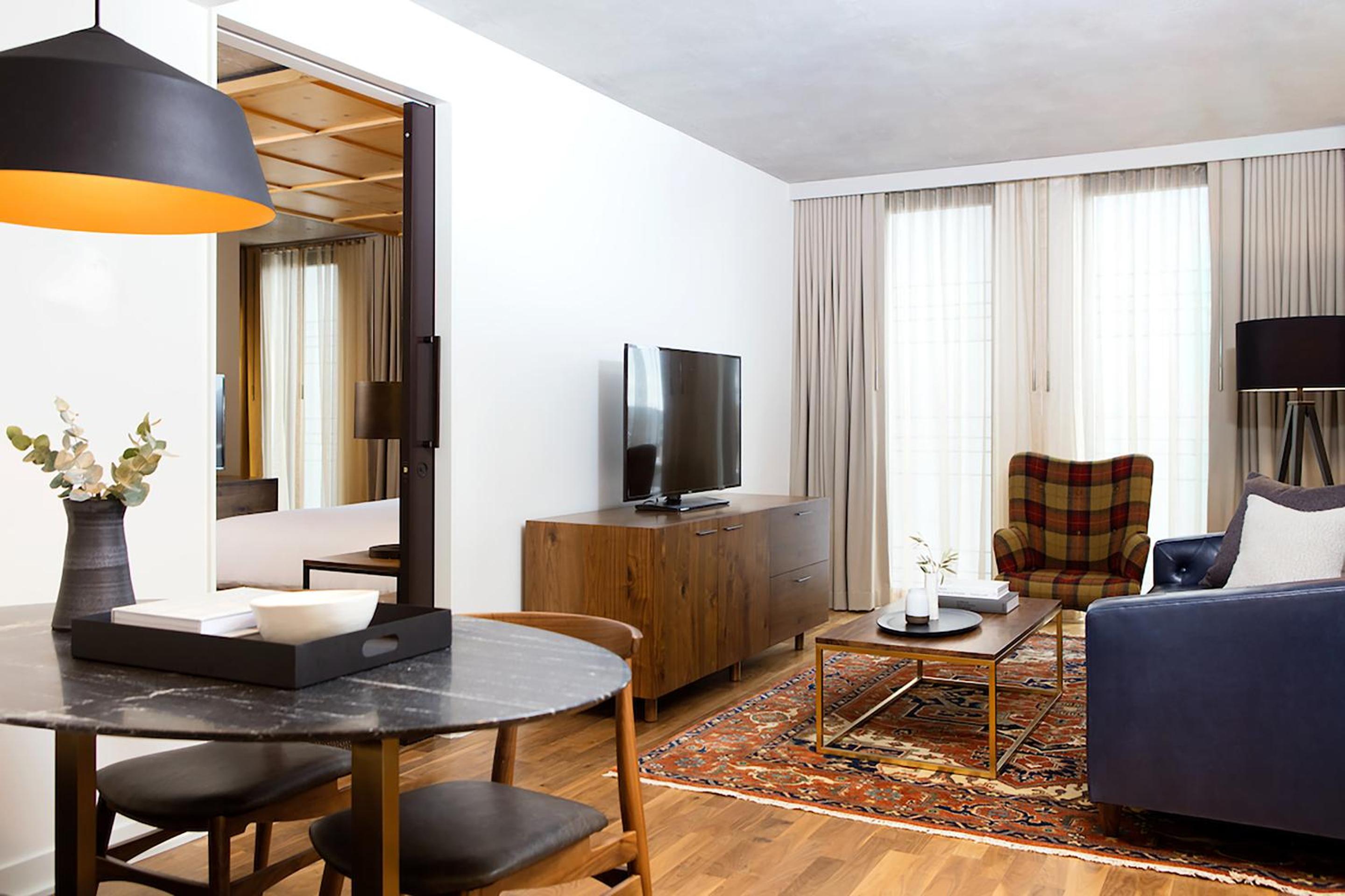 Spa Suite 1 King Bed