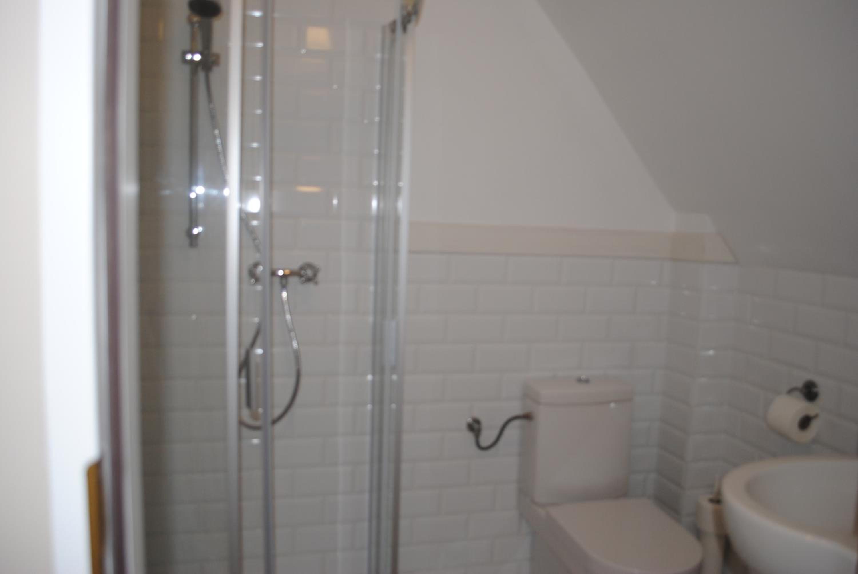 King Room with Lake View - Photo 9