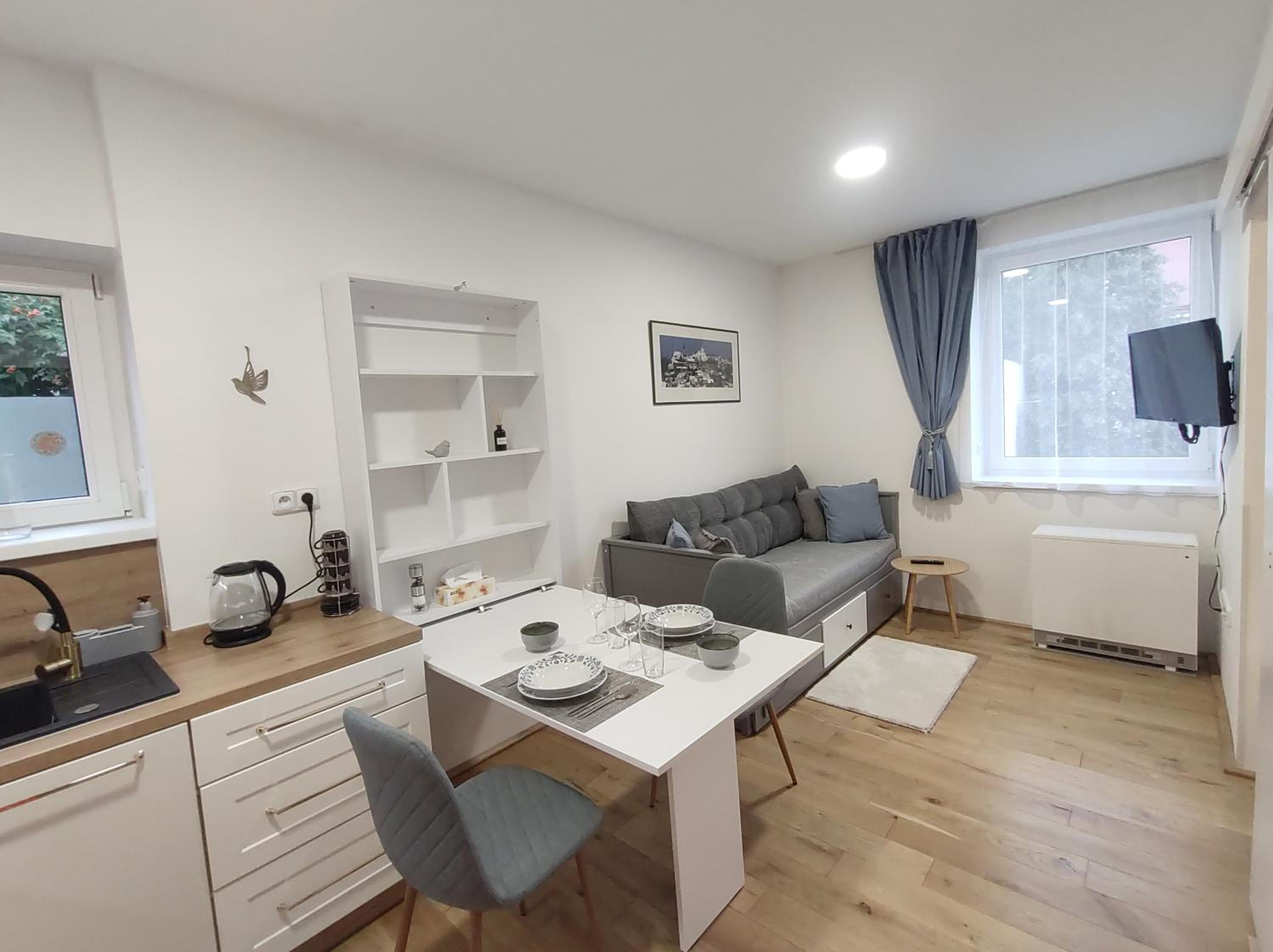 One-Bedroom Apartment photo 1