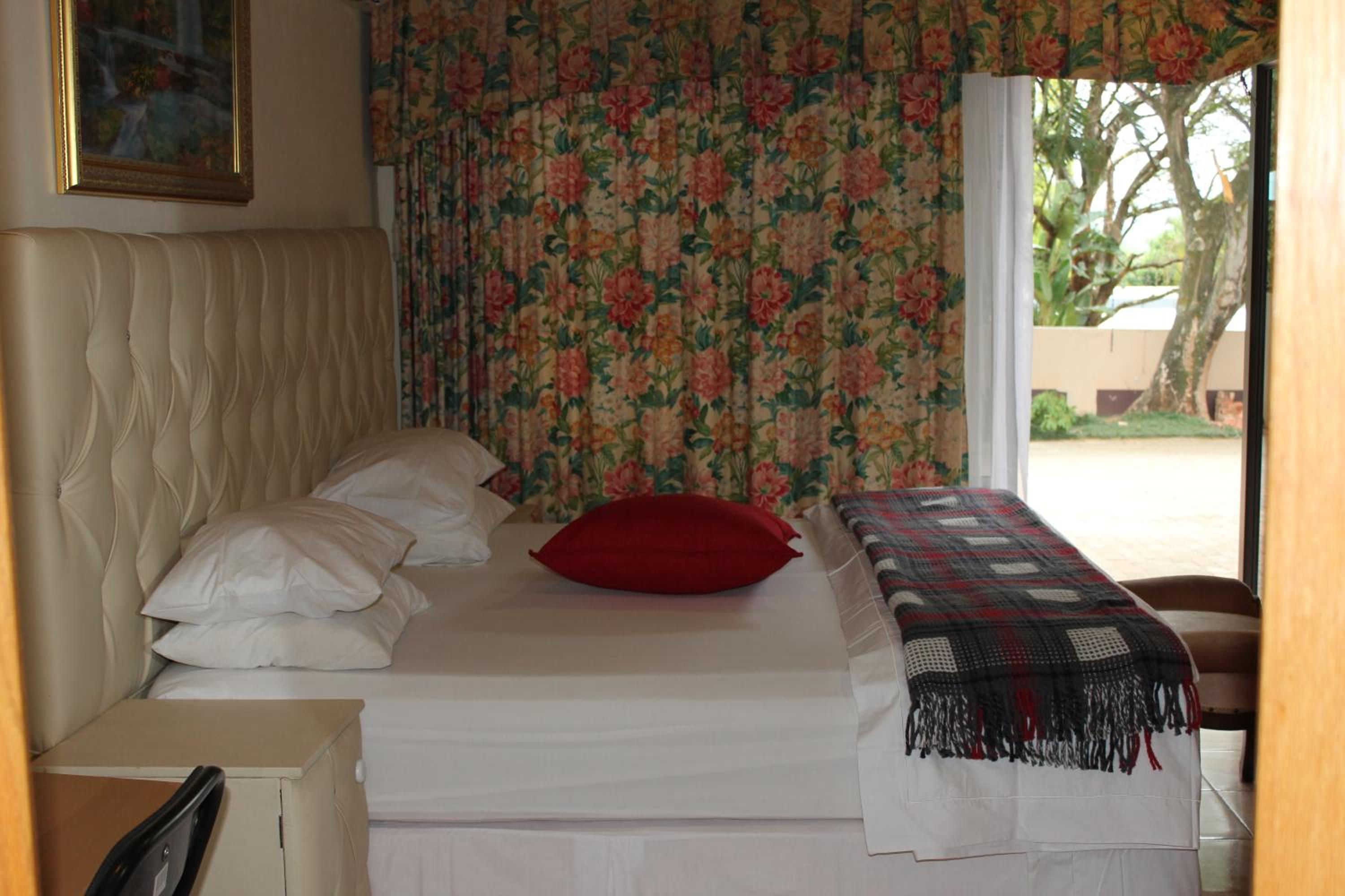 Large Double Room - Photo 1
