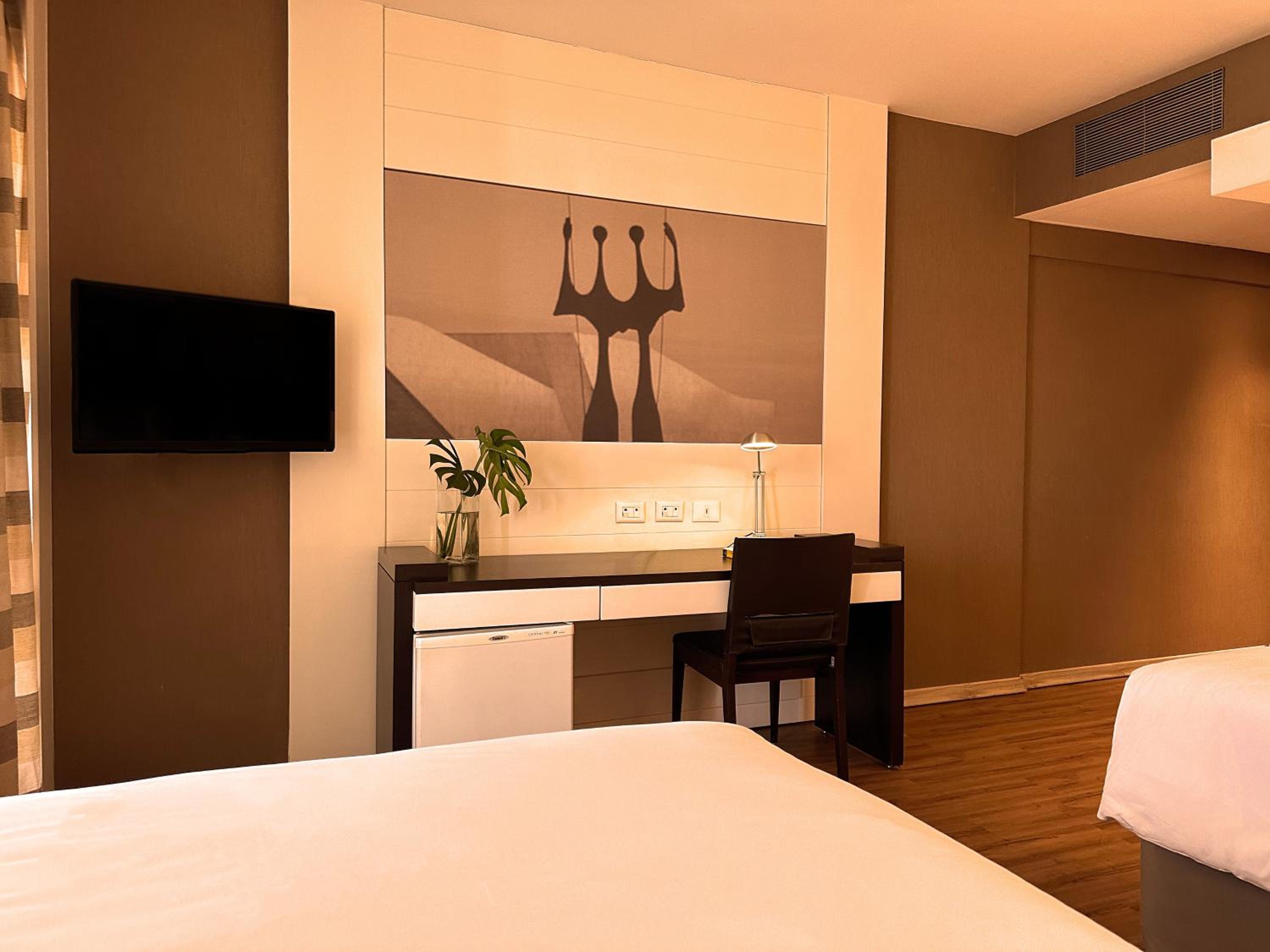 Kubitschek Plaza Hotel — Standard Twin Room